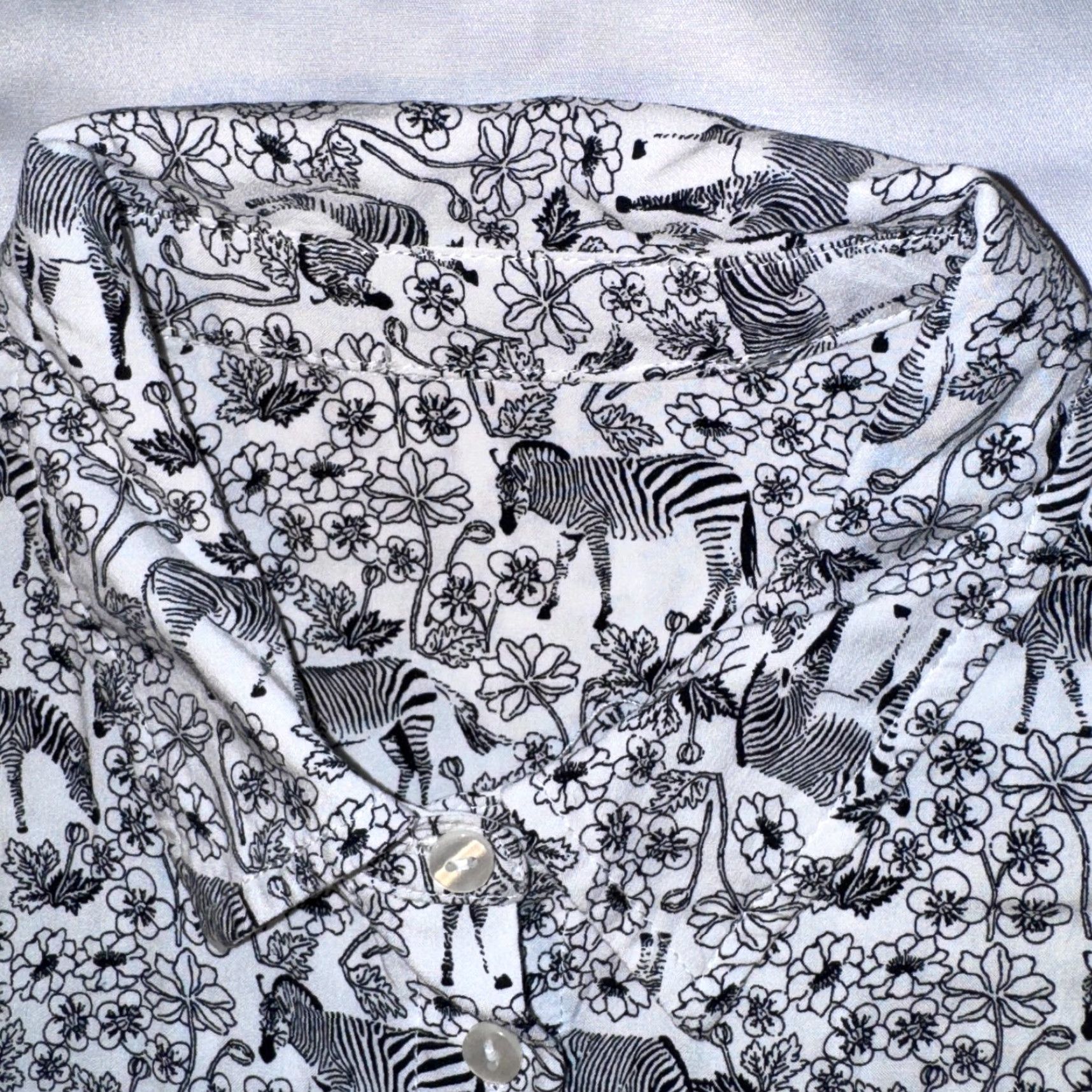 Polo Ralph Lauren Polo Ralph Lauren Shirt Button-Up Floral Zebra White Black Exotic Print M/L Short Sleeve Regular Fit Womens Size M / US 6-8 / IT 42-44 - 2 Thumbnail