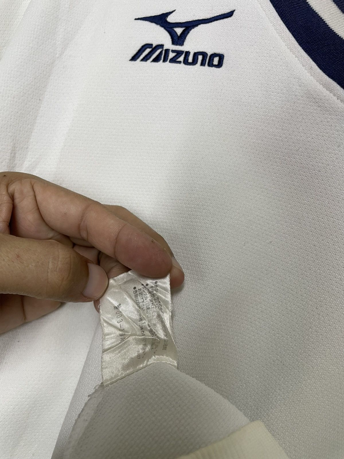 Mizuno Vintage Mizuno Mini Logo White V Neck Sweatshirt Size US M / EU 48-50 / 2 - 15 Thumbnail