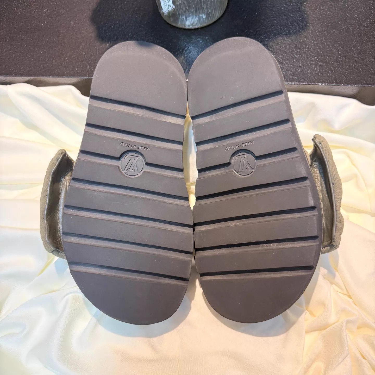 Louis Vuitton LV Dark Green Print Velcro Mules Women's 36 99 New Size US 5.5 / IT 35.5 - 6 Thumbnail