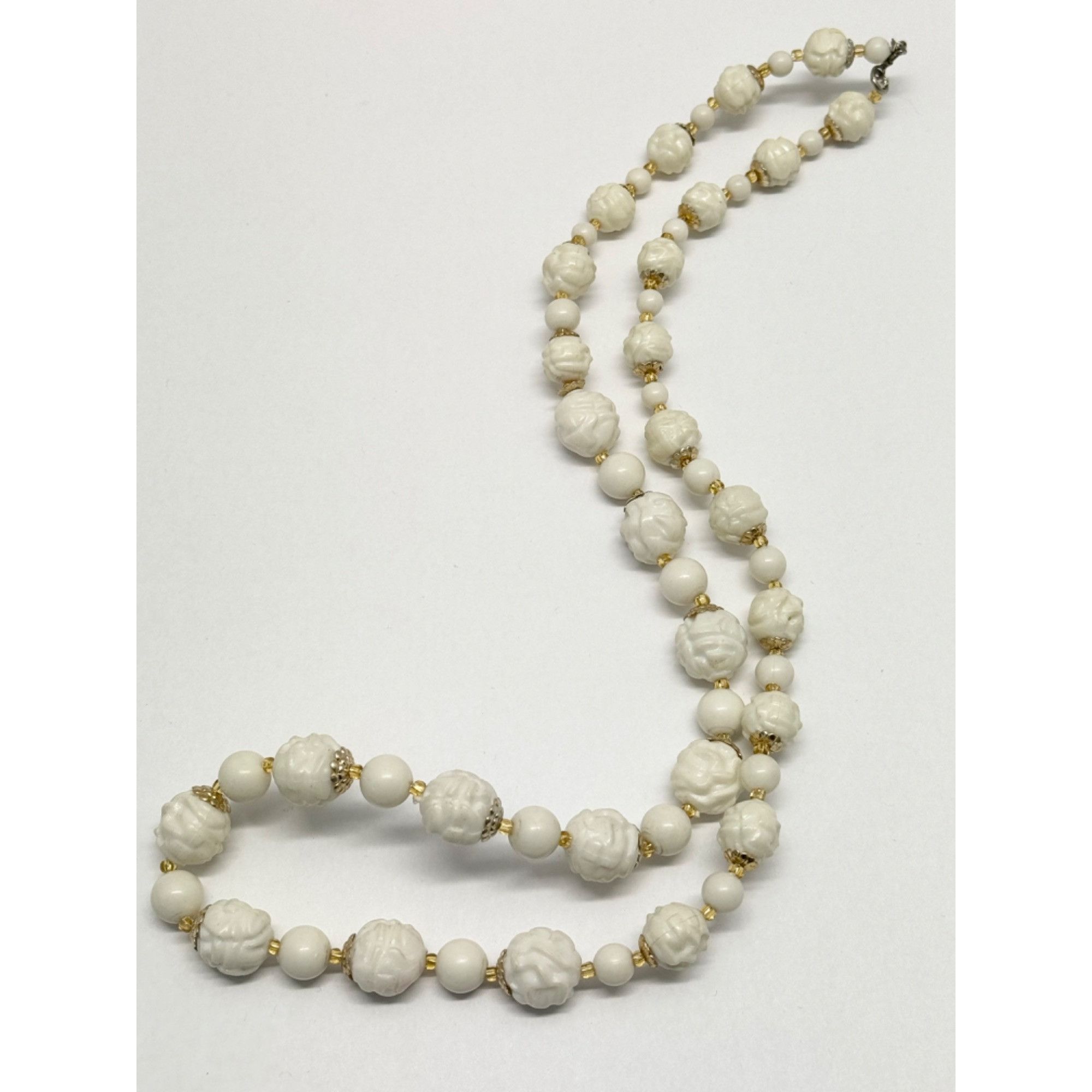 Vintage Vintage white acrylic beaded necklace Size ONE SIZE - 2 Thumbnail
