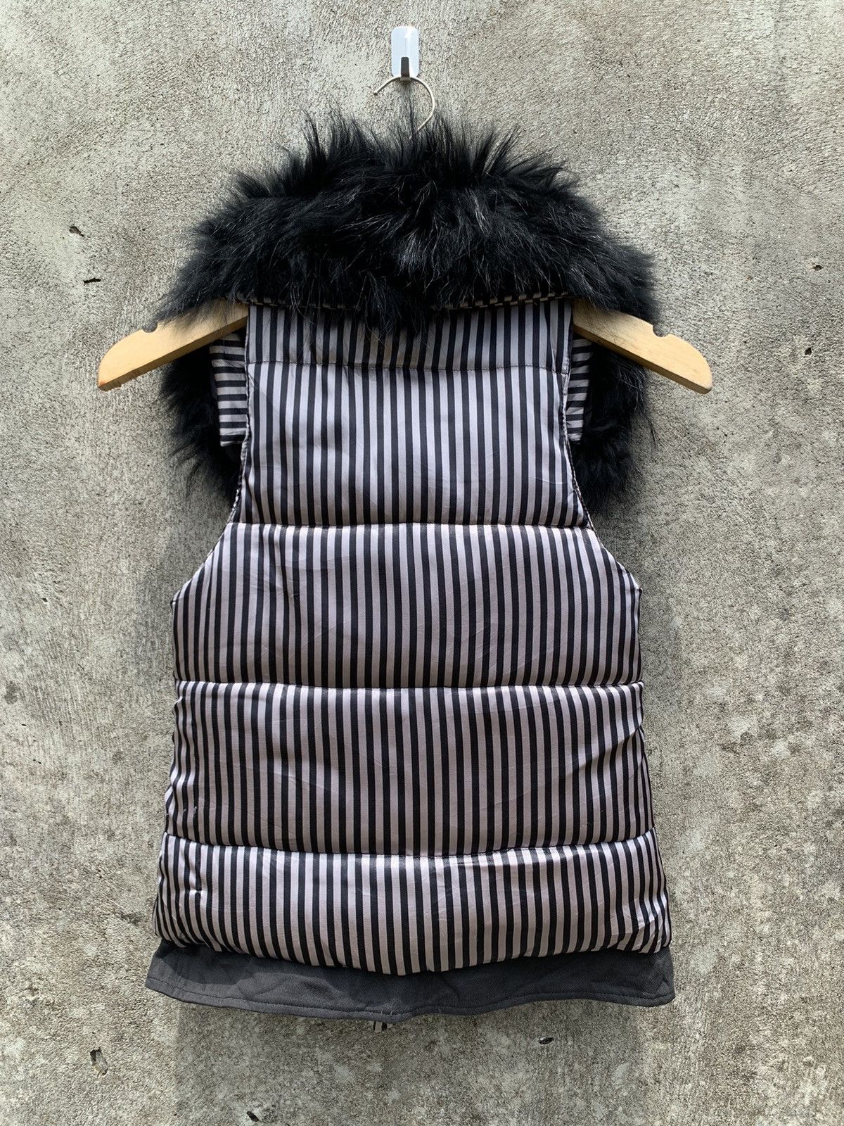 If Six Was Nine × Japanese Brand × Le Grande Bleu (L.G.B.) Maison Gilfy raccoon fur puffer vest ifsixwasnine style Size US S / EU 44-46 / 1 - 10 Thumbnail