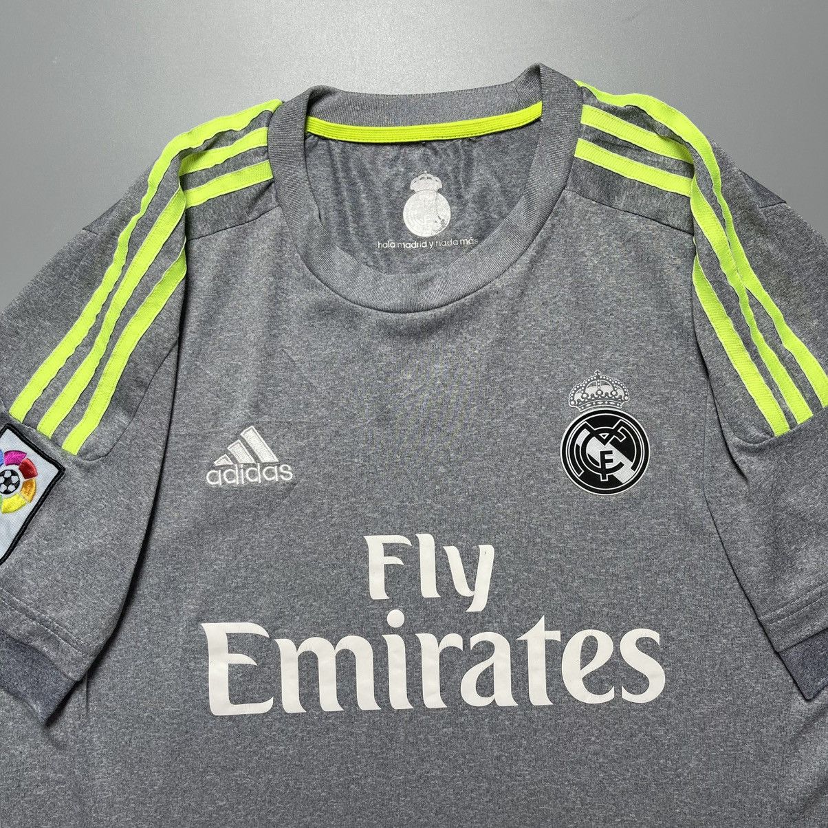Adidas REAL MADRID ADIDAS 2015/2016 FOOTBALL AWAY JERSEY #7 RONALDO Size US L / EU 52-54 / 3 - 4 Thumbnail