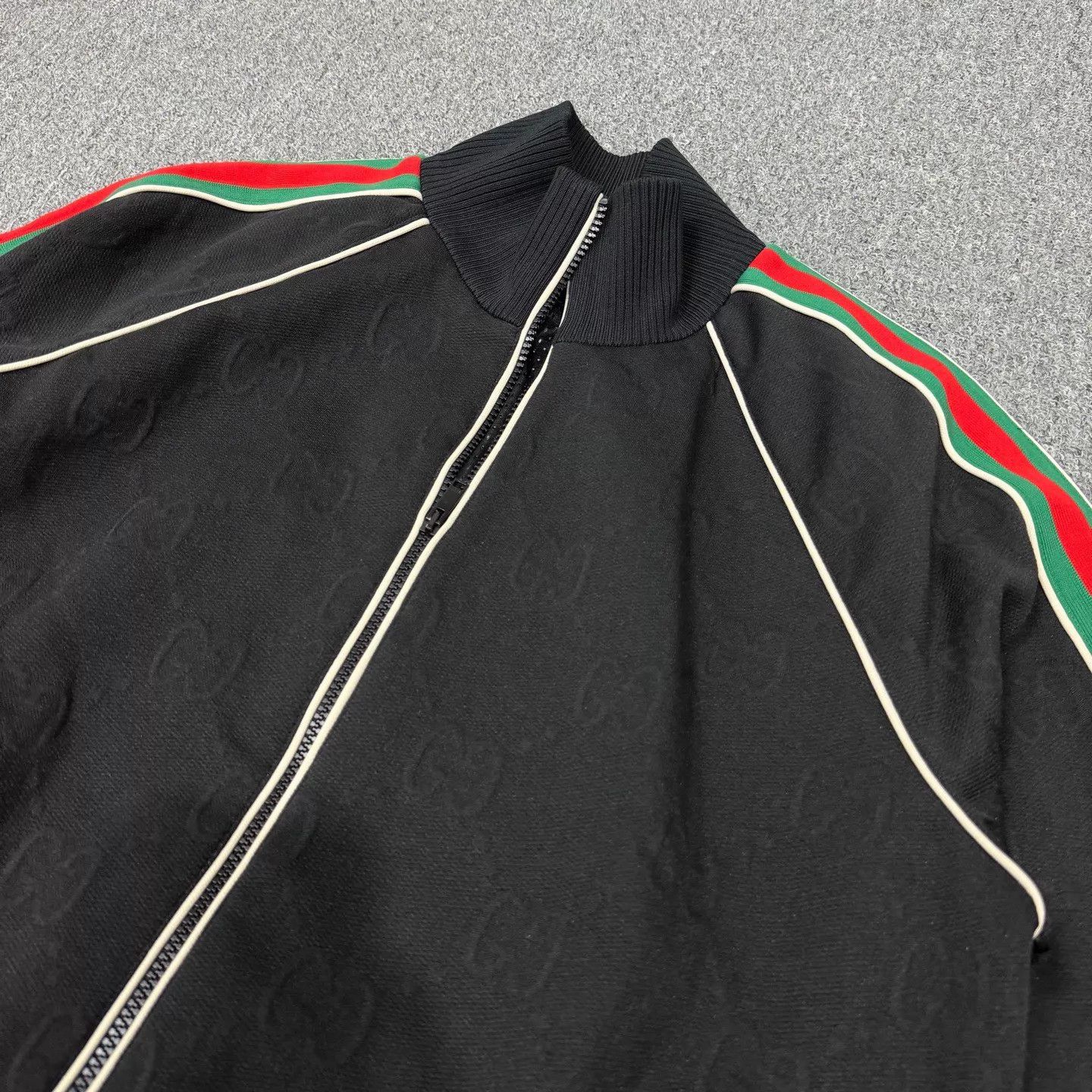 Gucci Gucci Black Subtle All Over Logo Zip-Up Jacket L Size US L / EU 52-54 / 3 - 3 Thumbnail