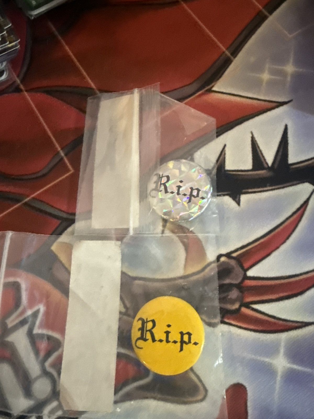 Supreme Supreme RIP Pin yellow and sliver FW16 Size ONE SIZE - 1 Preview