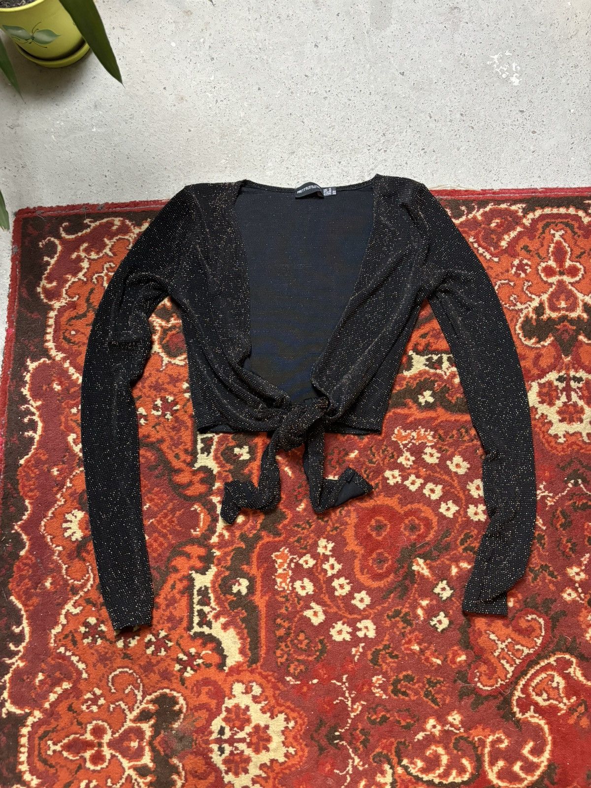Designer × Japanese Brand × PrettyLittleThing pretty little thing gold Glitter Long Sleeve Tie Crop Top Size XXS / US 00 / IT 34 - 2 Thumbnail