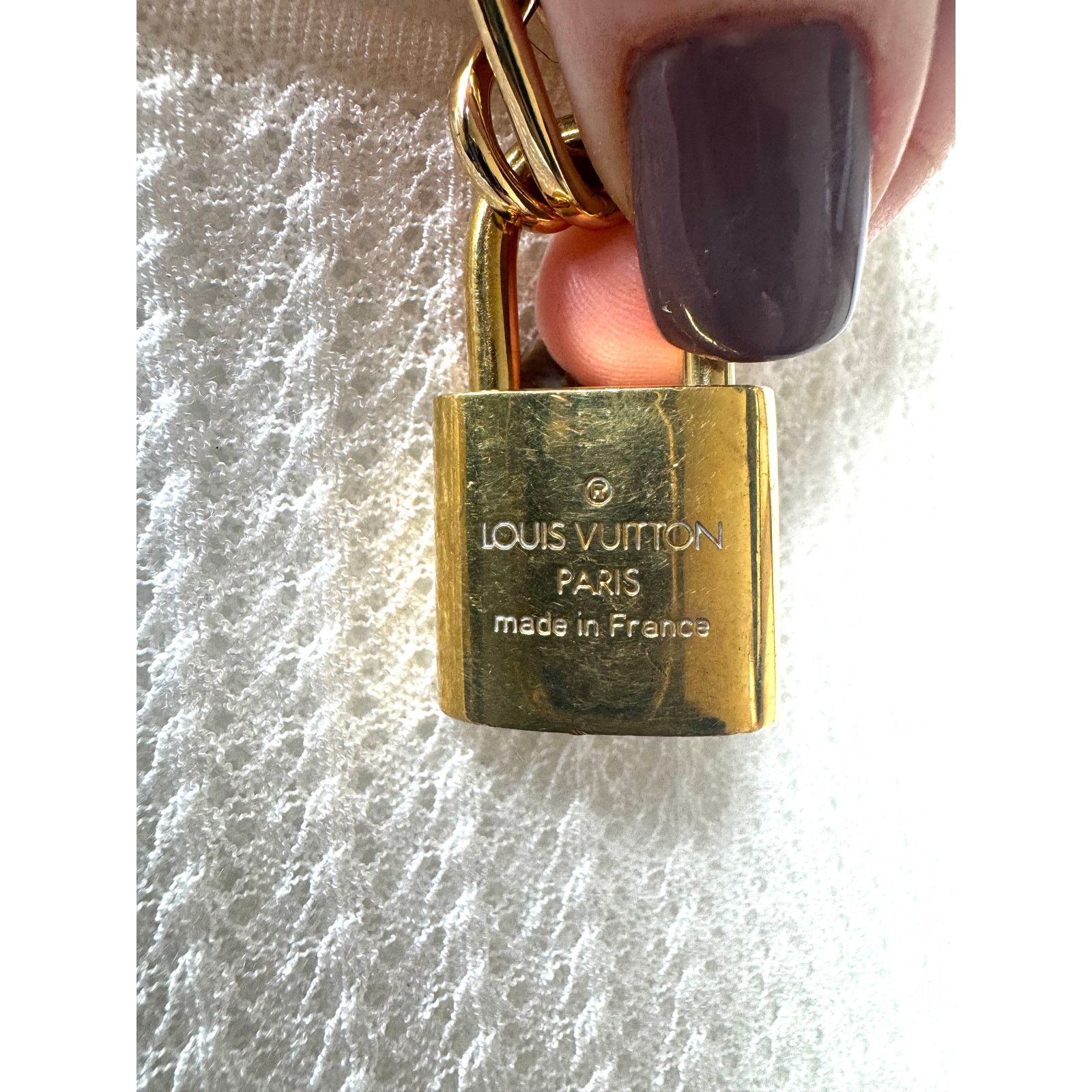 Louis Vuitton Louis Vuitton LV 301 Lock With Key on Unbranded Necklace Size ONE SIZE - 3 Thumbnail