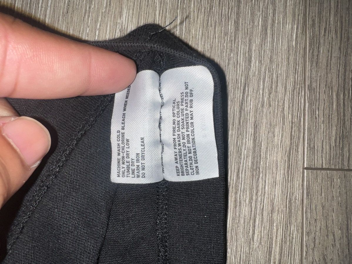 Kaws × Uniqlo Kaws x Uniqlo 2019 Collab Size US L / EU 52-54 / 3 - 4 Thumbnail