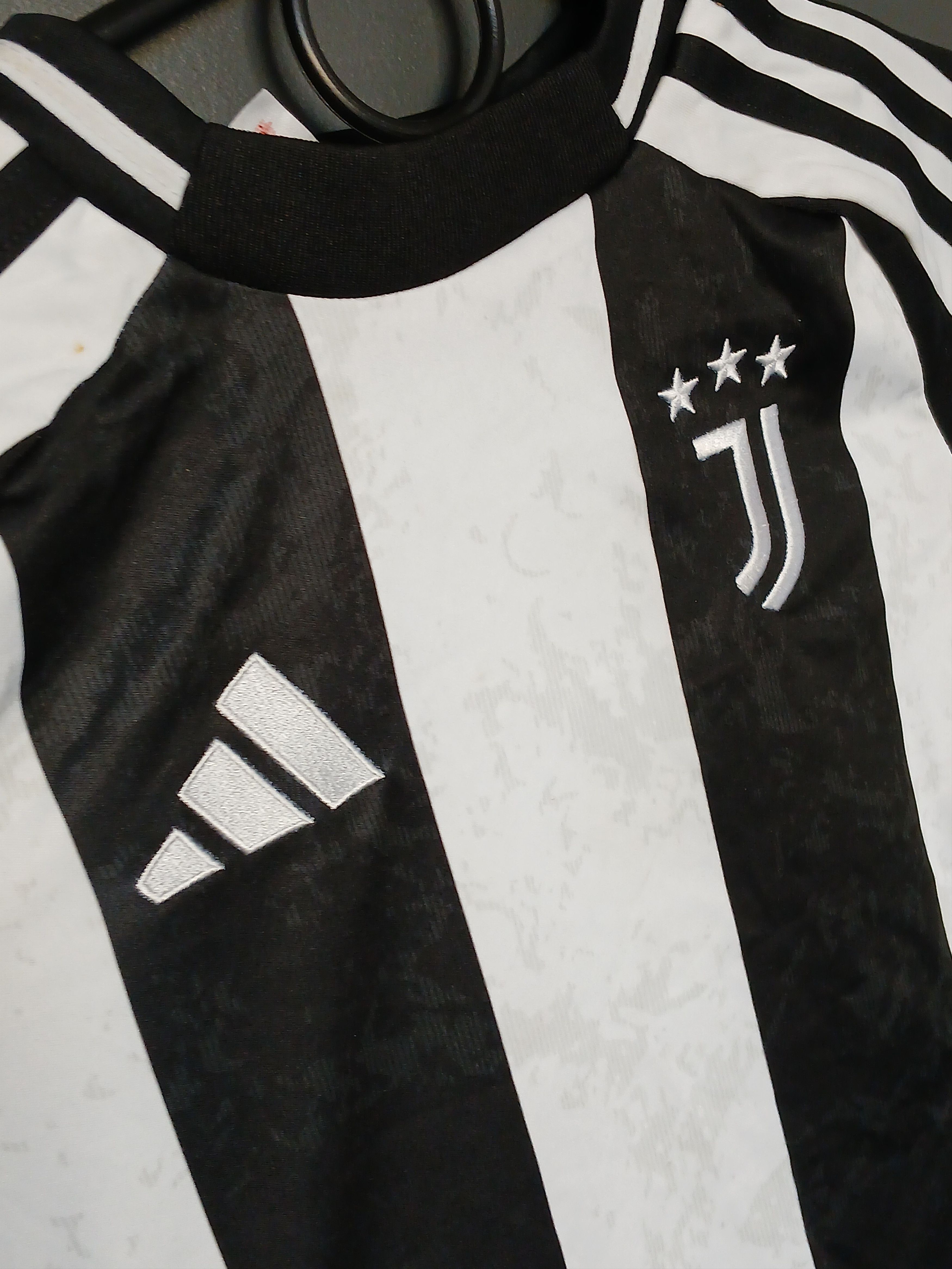 Adidas KIDS New Juventus 24/25 Home Football Jersey T-Shirt Size US XS / EU 42 / 0 - 3 Thumbnail
