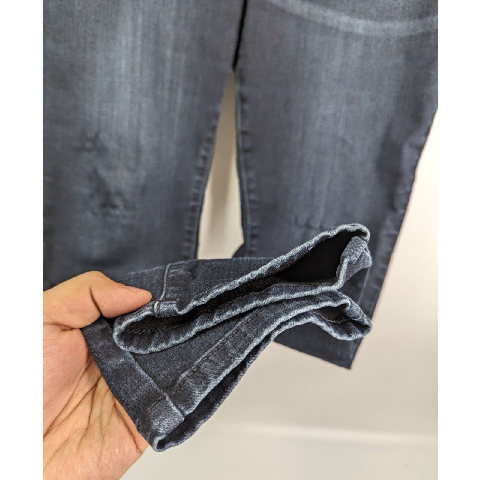 Guess **GUESS Women's Dark Wash Skinny Jeans Size 32 Stretch Black** User: GUESS Women's Dark Wash Skinny Jeans Size 32 Stretch Black Size 24" / US 00 / IT 34 - 4 Thumbnail