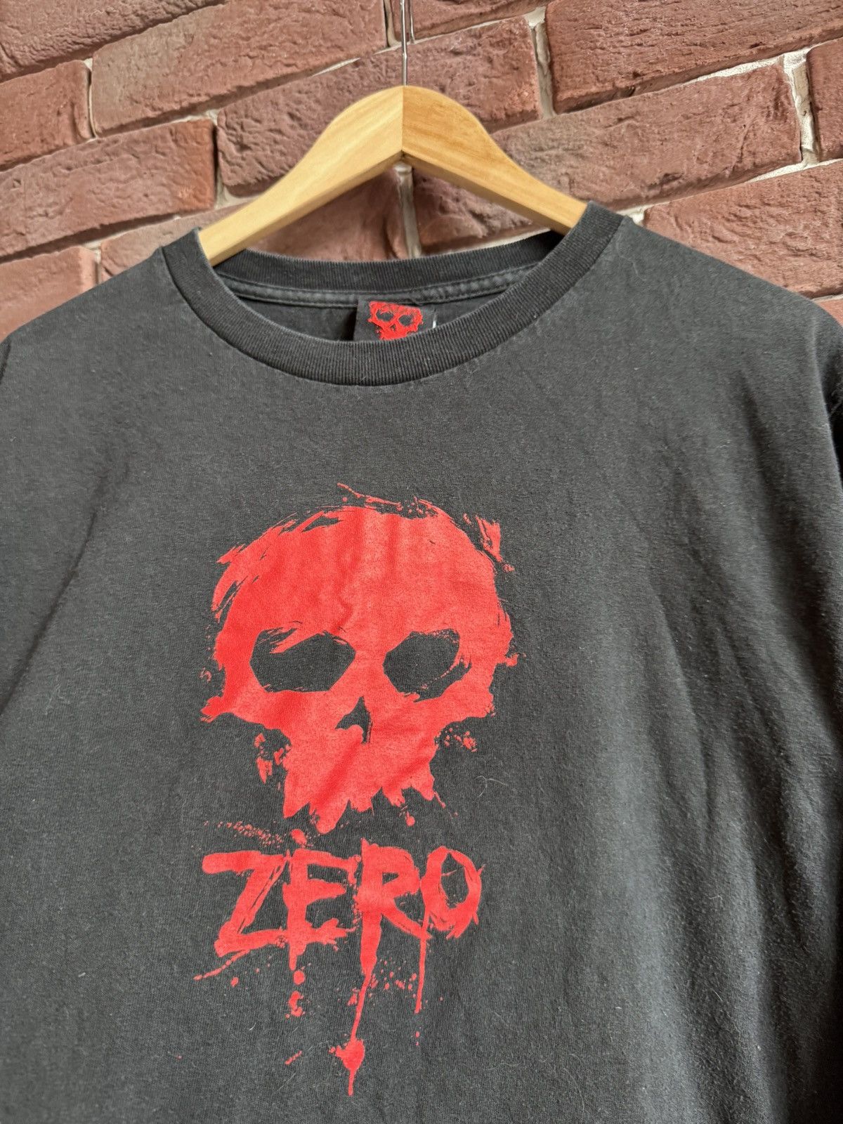 Hook-Ups Vintage Zero Skateboards Skate tee skull logo rare USA Die Size US M / EU 48-50 / 2 - 3 Thumbnail