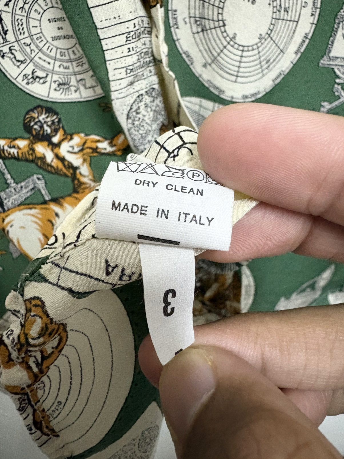 Givenchy Vintage Gentleman Givenchy Paris Scorpio Horoscope Shirt Size US L / EU 52-54 / 3 - 14 Thumbnail