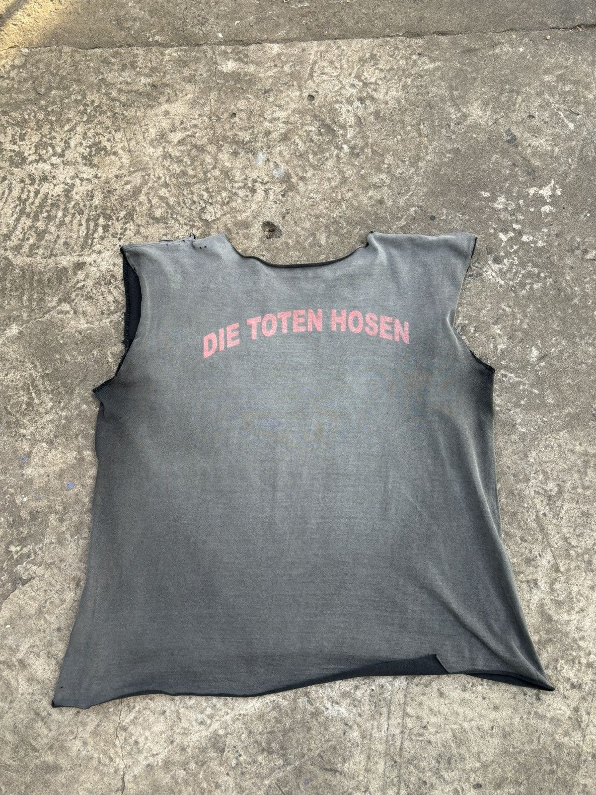 Vintage Trashed Faded Cropped Die Toten Hosen Skull Tank Top Size US L / EU 52-54 / 3 - 2 Thumbnail