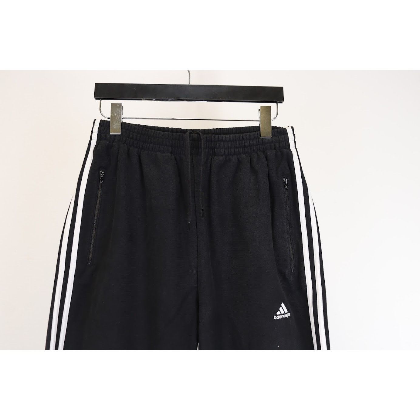 Adidas × Balenciaga o1rshd1 Sweatpants & Joggers in Black Size US 30 / EU 46 - 2 Thumbnail