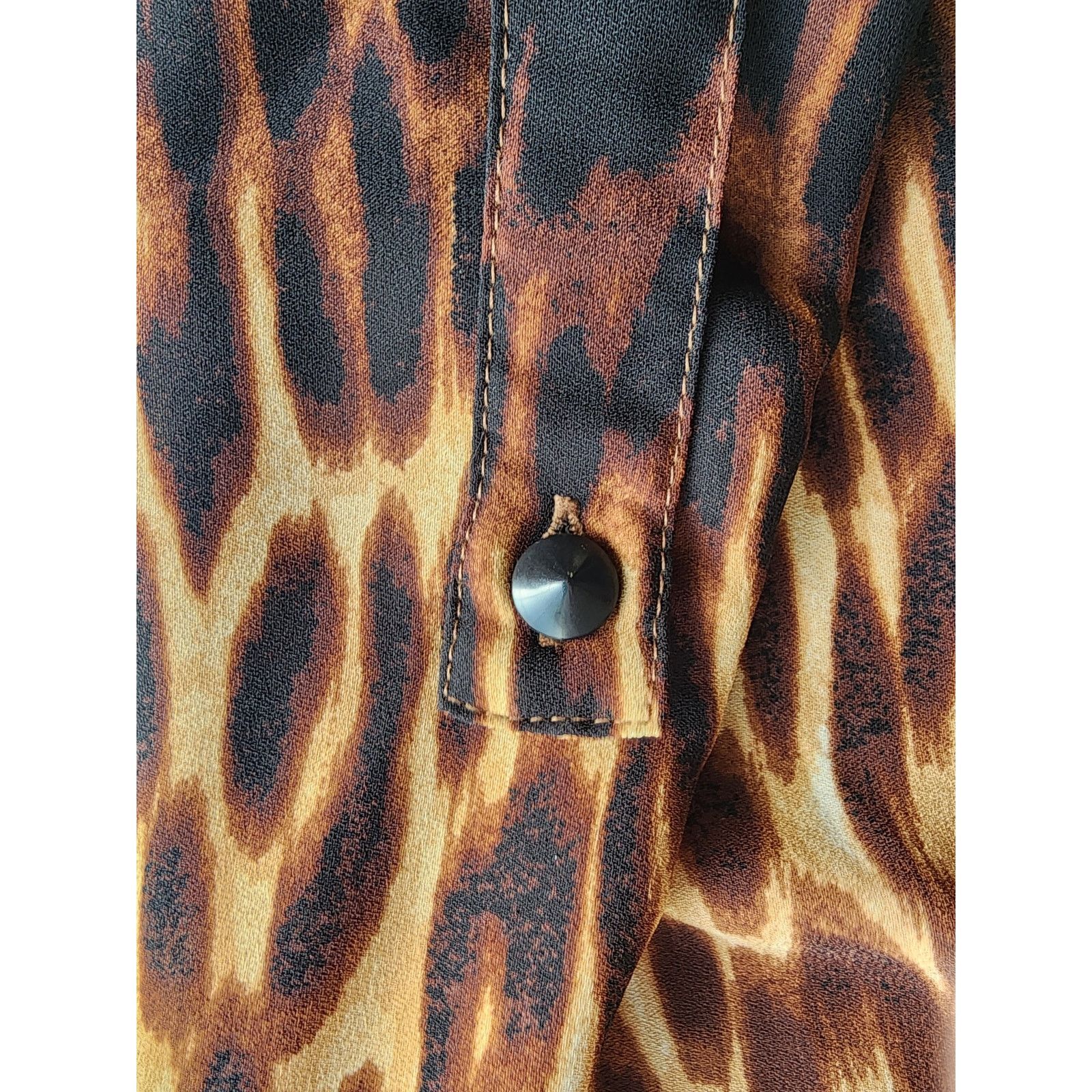 Other Cato Est. 1946 Leopard Print V-Neck Blouse Roll Tab Sleeves Size M / US 6-8 / IT 42-44 - 9 Thumbnail