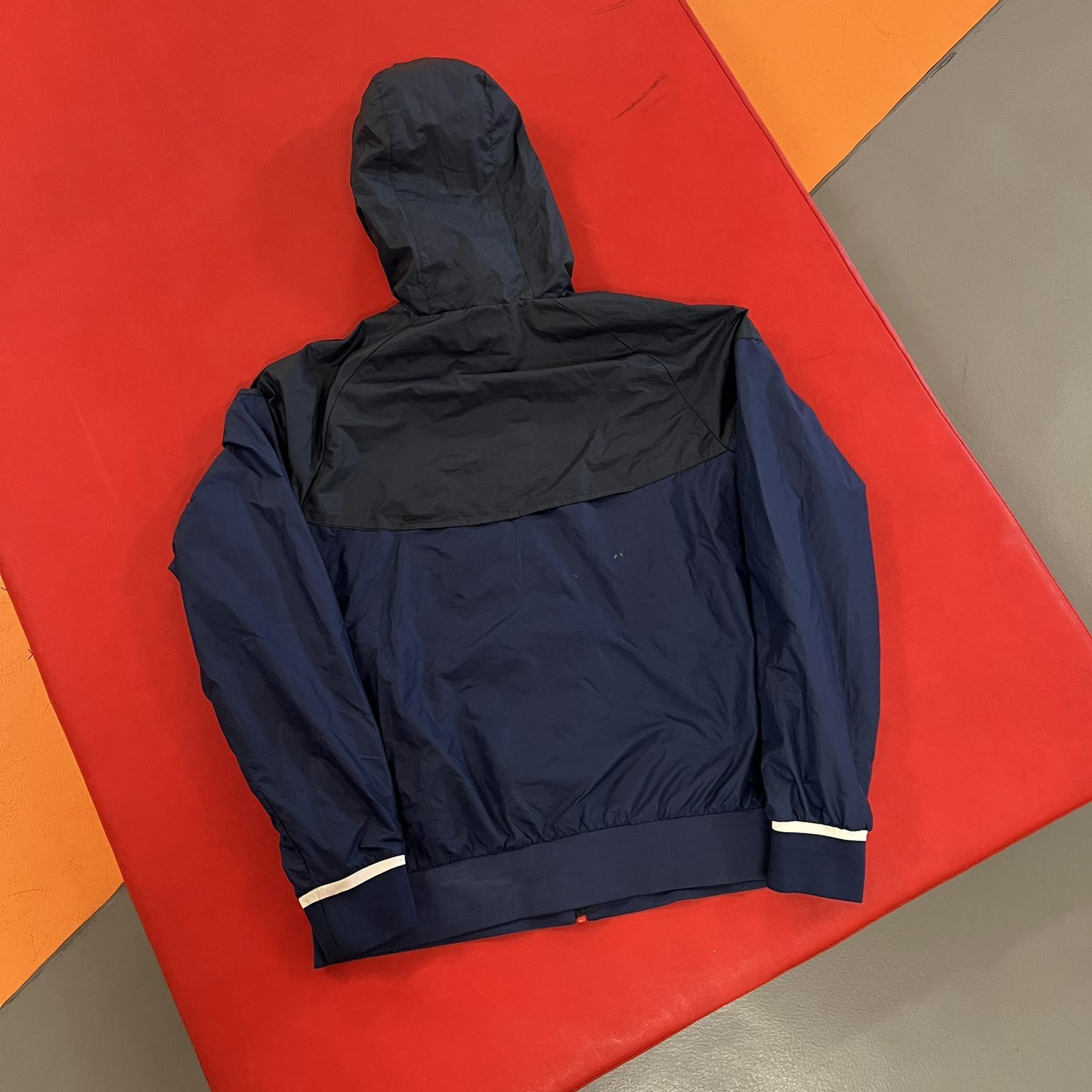 Nike Vintage Nike PSG soccer jacket Windrunner size L Size US L / EU 52-54 / 3 - 2 Thumbnail