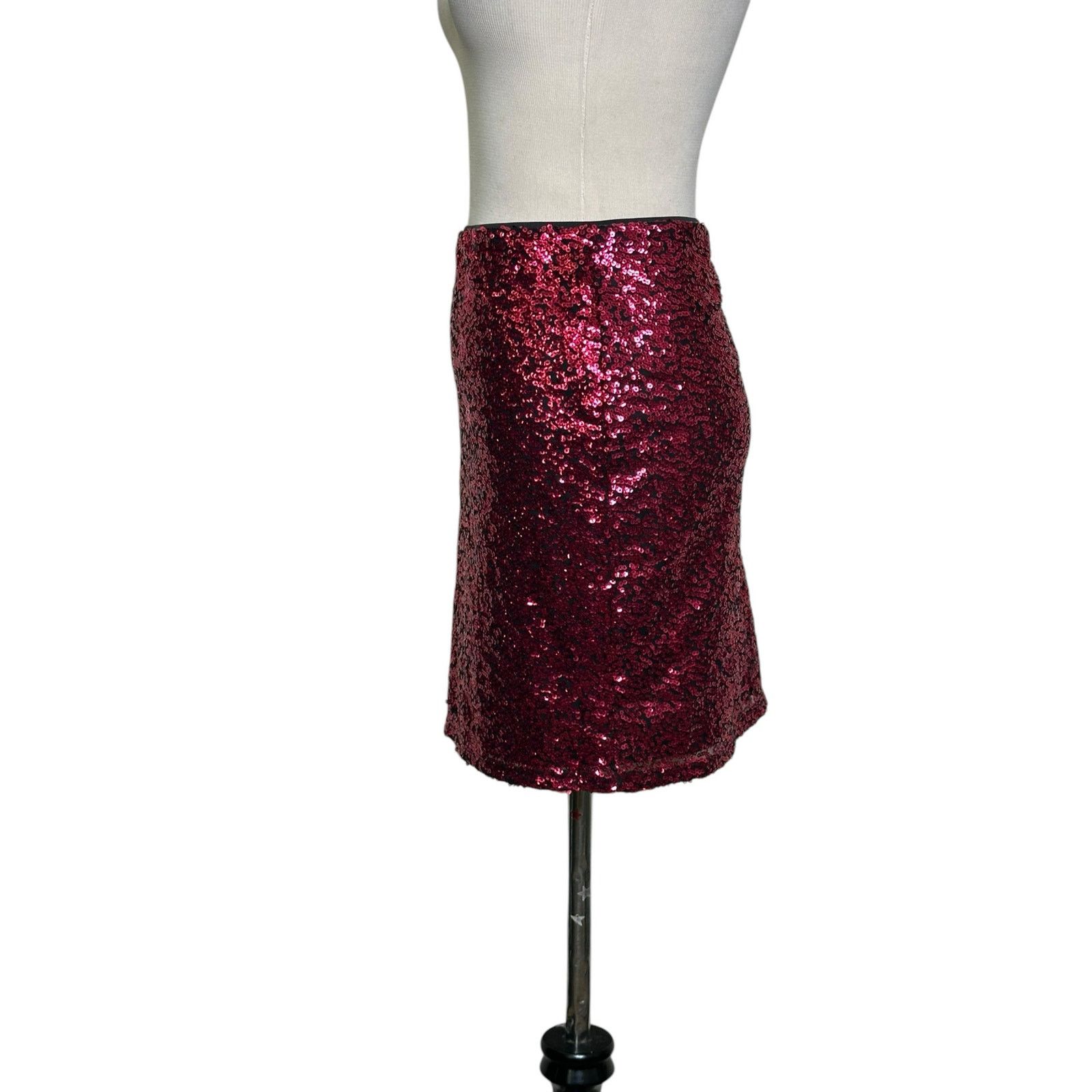 H&M H&M Divided fuchsia sequin pull on mini skirt size Small Size 27" / US 4 / IT 40 - 8 Thumbnail