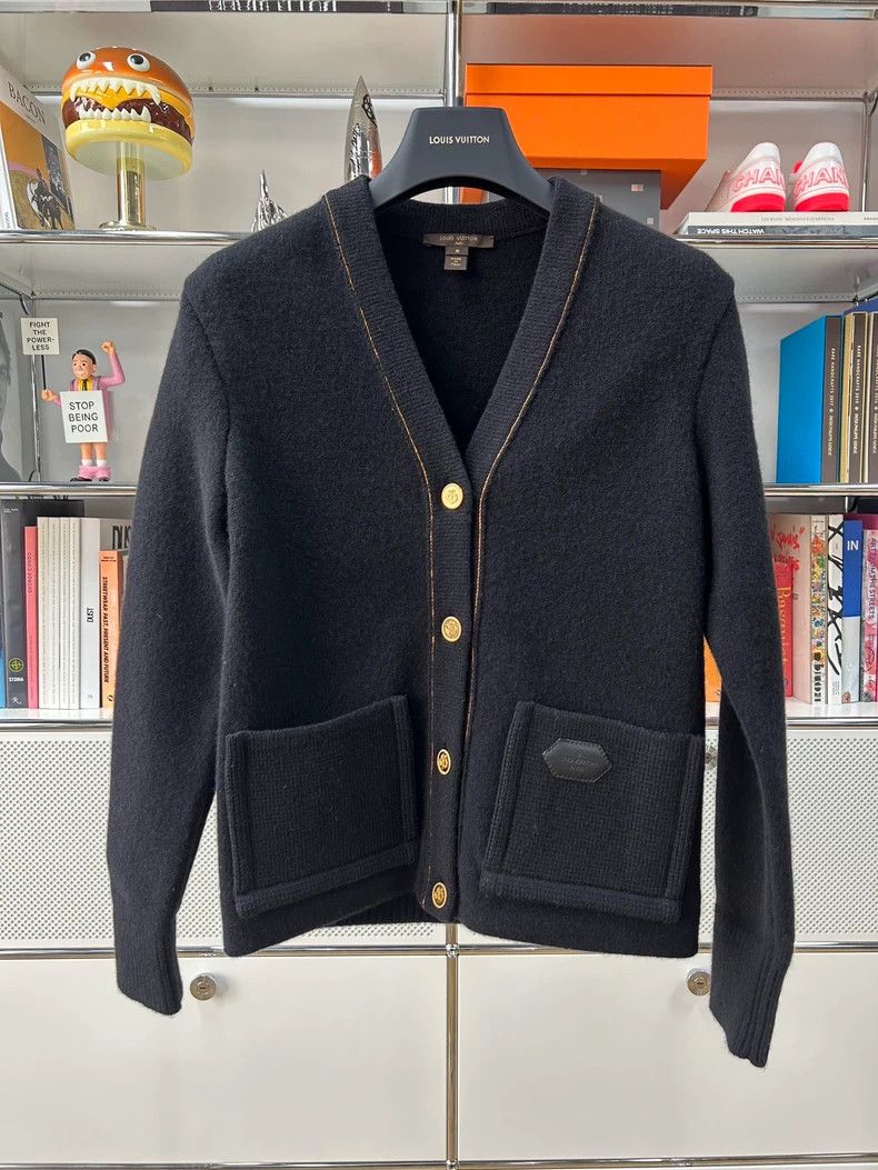 Louis Vuitton Louis Vuitton Black wool and cashmere V-neck knit cardigan Size US S / EU 44-46 / 1 - 1 Thumbnail