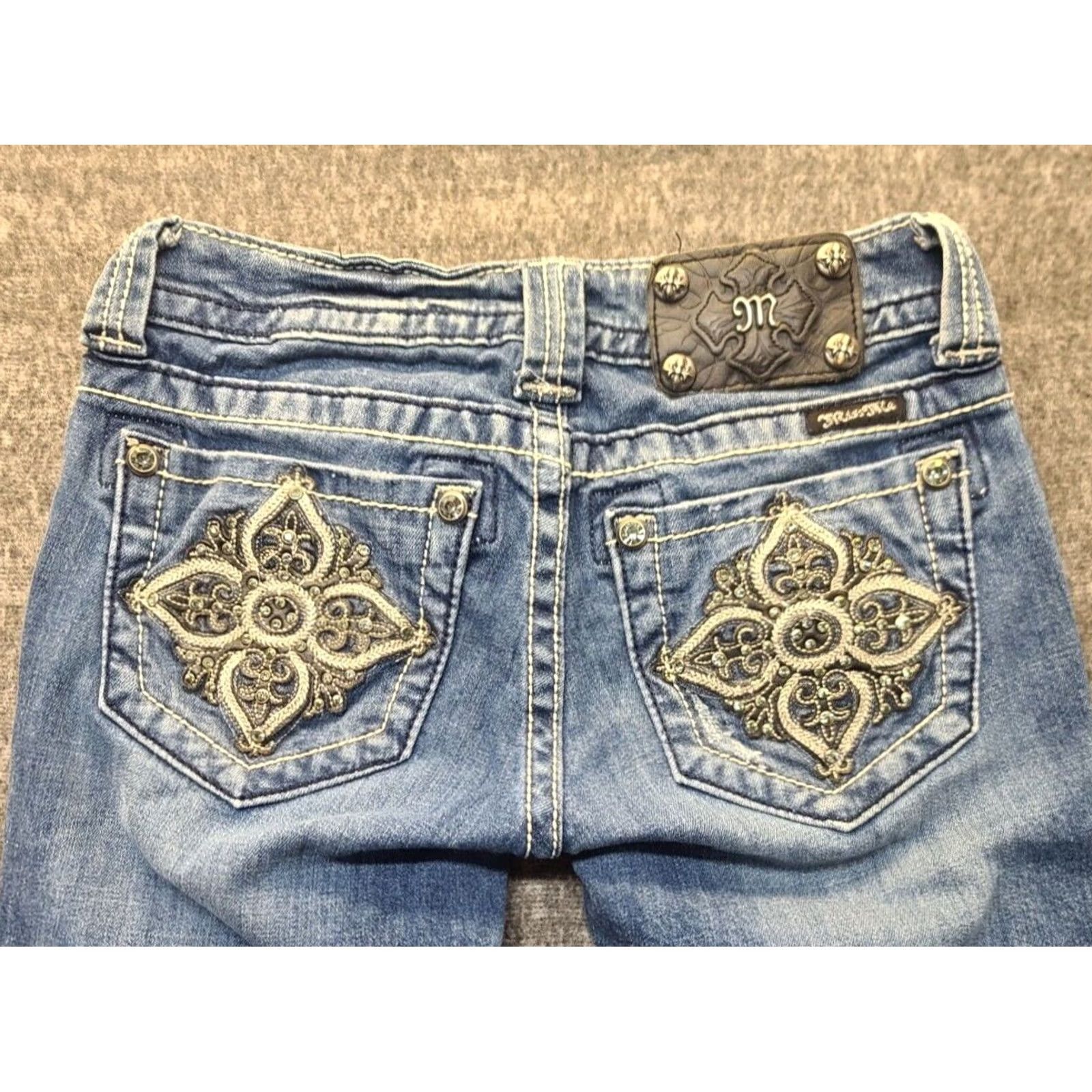 Miss Me VINTAGE Miss Me Jeans Womens 25x32 Skinny Fit Tapered Leg Embroidered Rhinestone Cowgirlcore Jeans Wom ens? Size 42" / US 20 - 2 Thumbnail