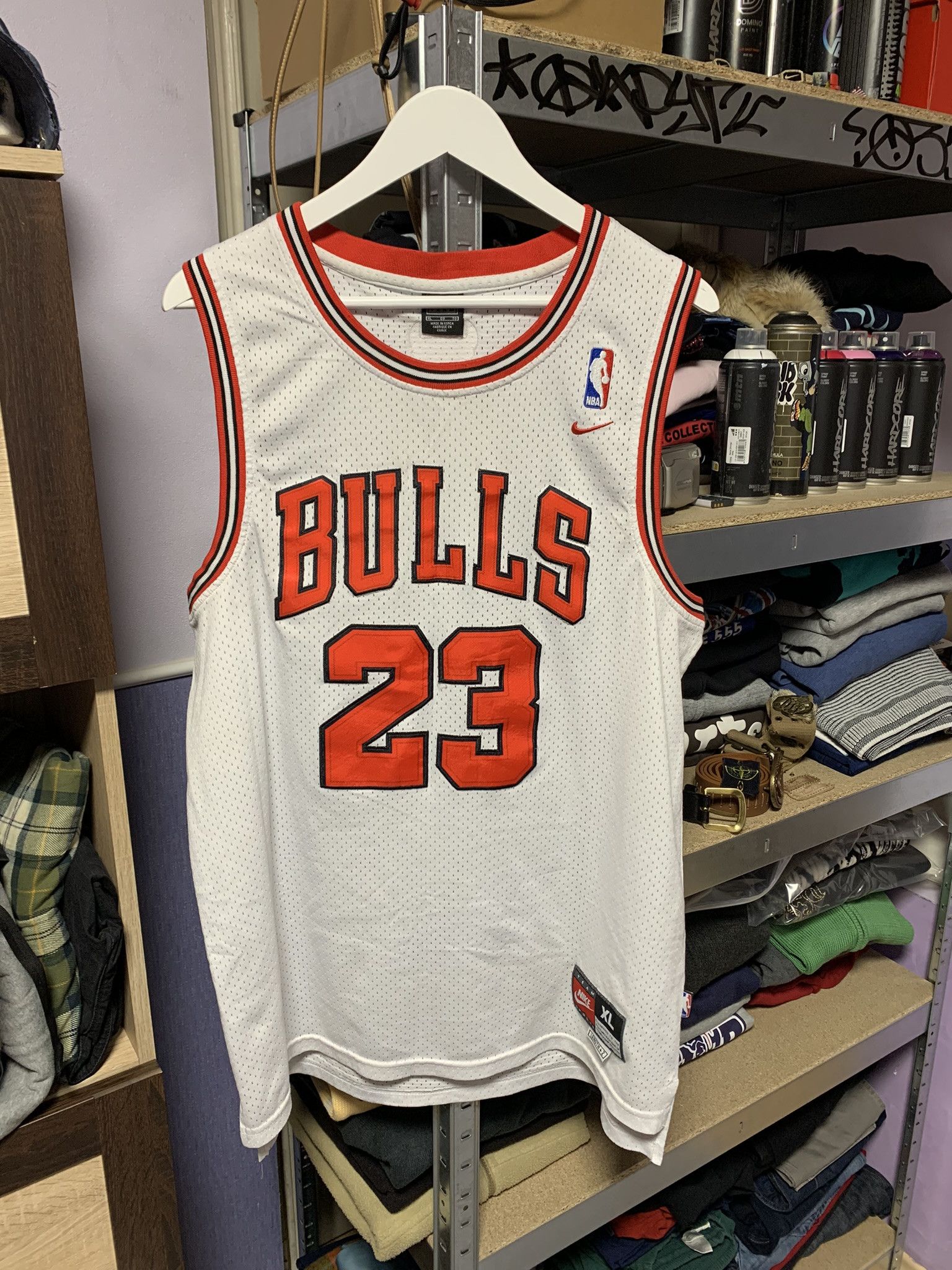 Nike Vintage Nike Chicago Bulls NBA Jersey Jordan #23 XL Size US XL / EU 56 / 4 - 1 Thumbnail