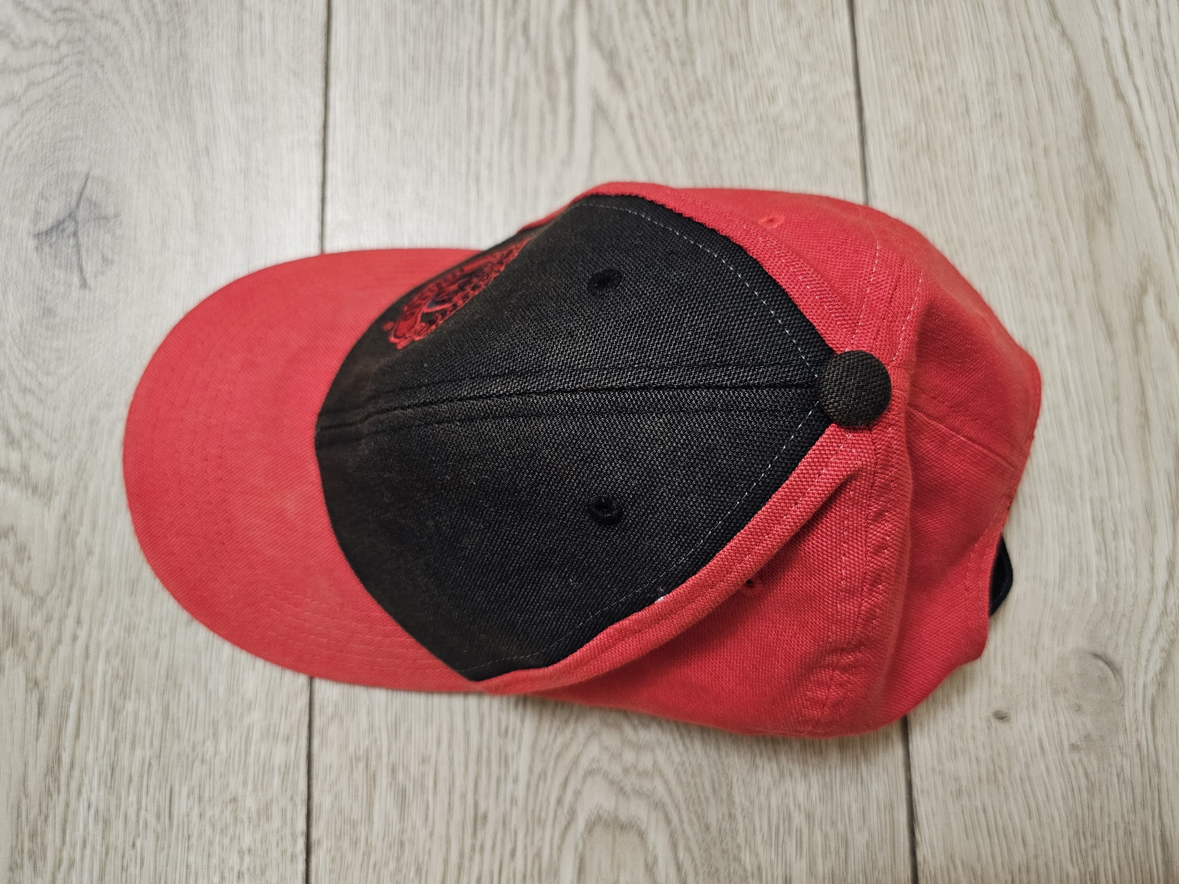 Nike MANCHESTER UNITED CAP VINTAGE RED CAP FOOTBALL HAT SOCCER Size ONE SIZE - 3 Thumbnail