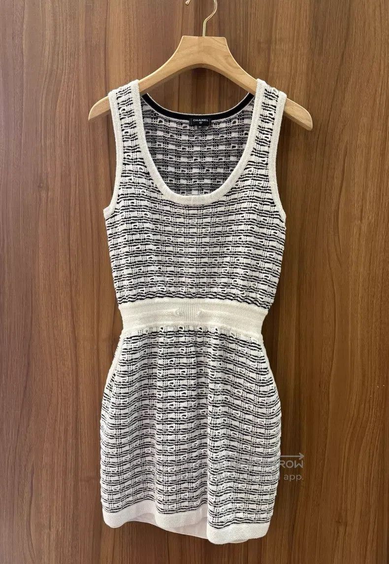 Chanel Chanel Black and white color-block knitted dress Size XS / US 0-2 / IT 36-38 - 1 Thumbnail