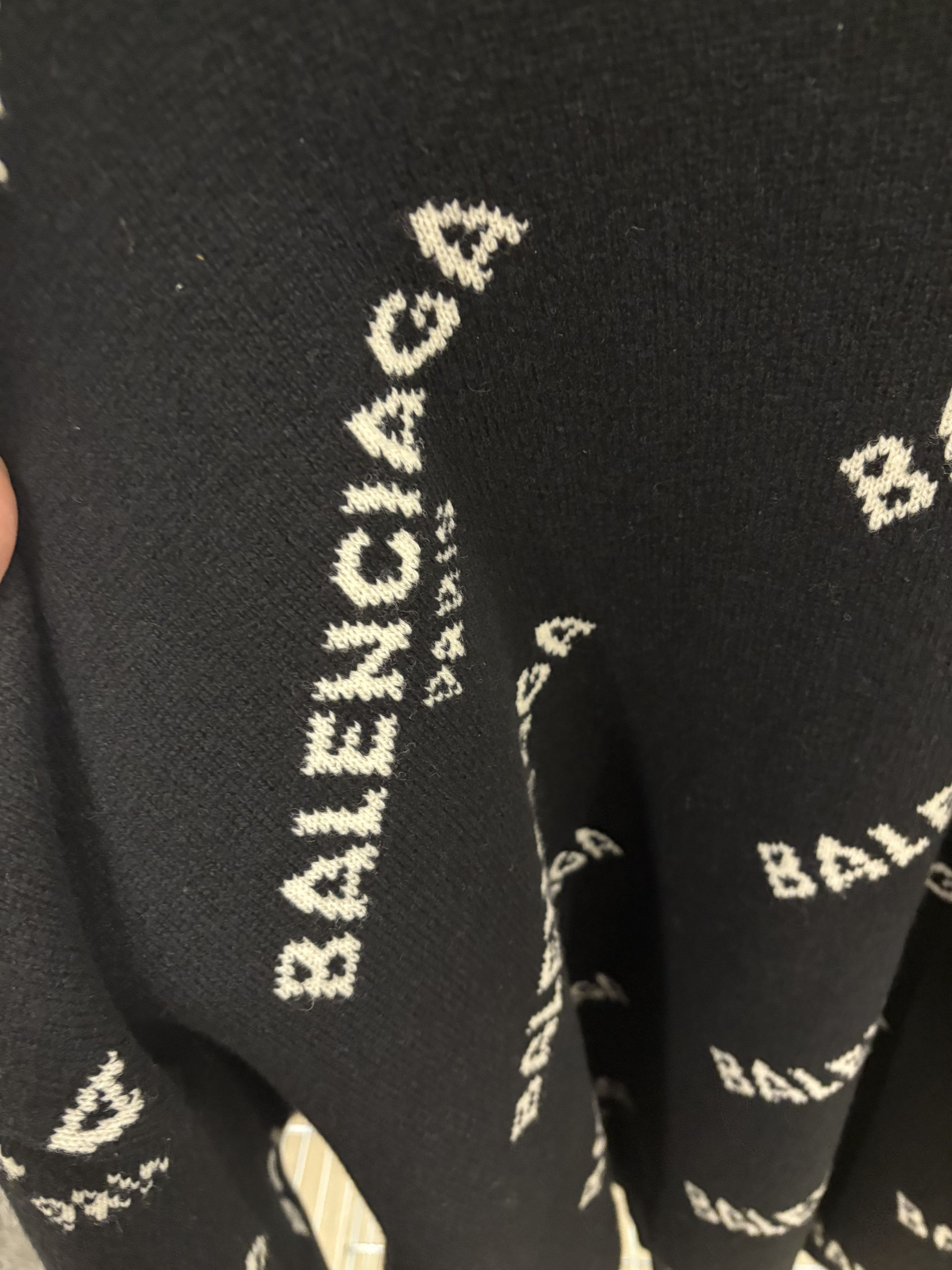 Balenciaga Balenciaga All-Over Logo Knit Sweater Size US XL / EU 56 / 4 - 3 Thumbnail