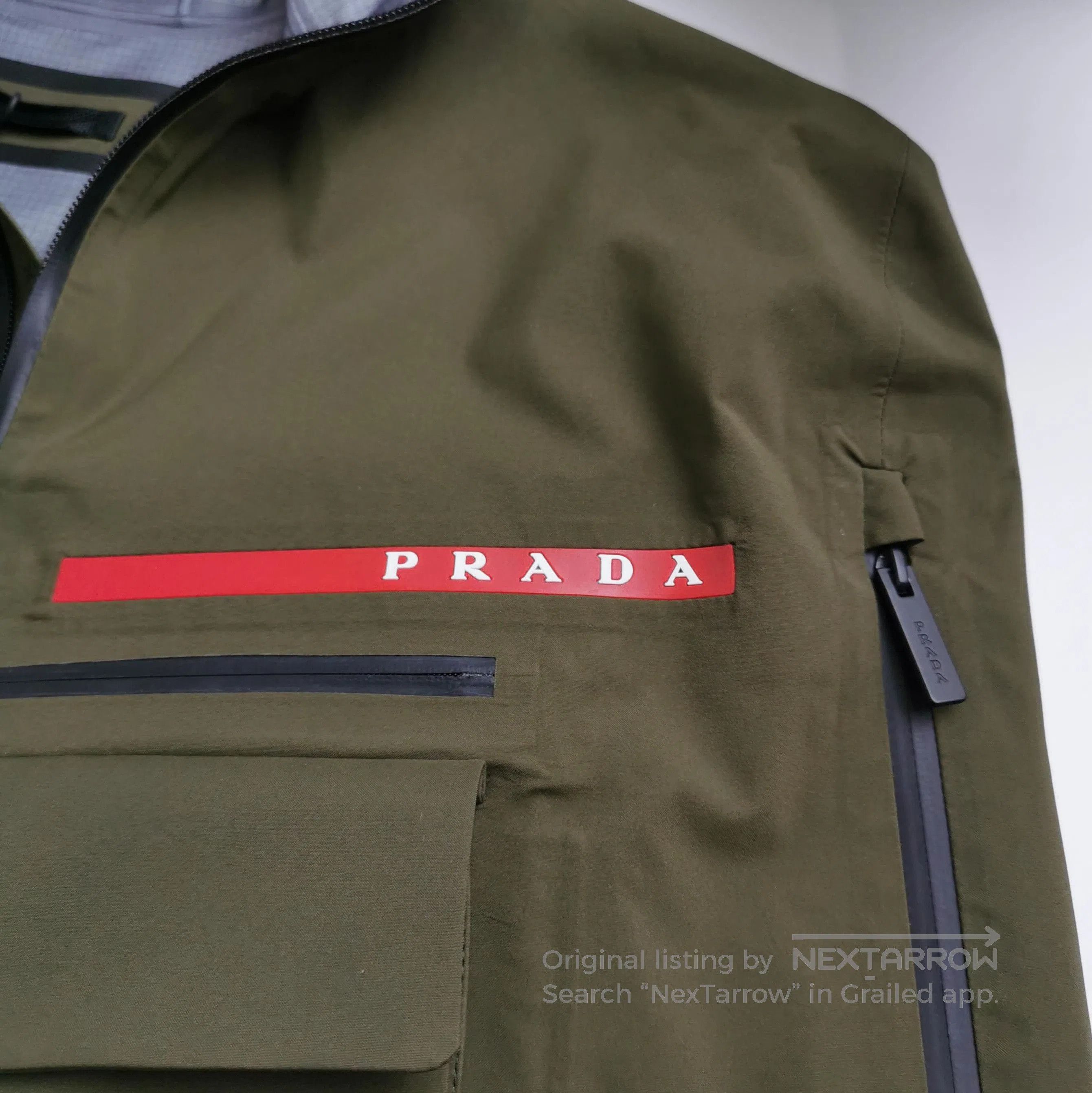 Prada Prada Logo Hooded Cape in Olive Green . Size S / US 4 / IT 40 - 2 Thumbnail