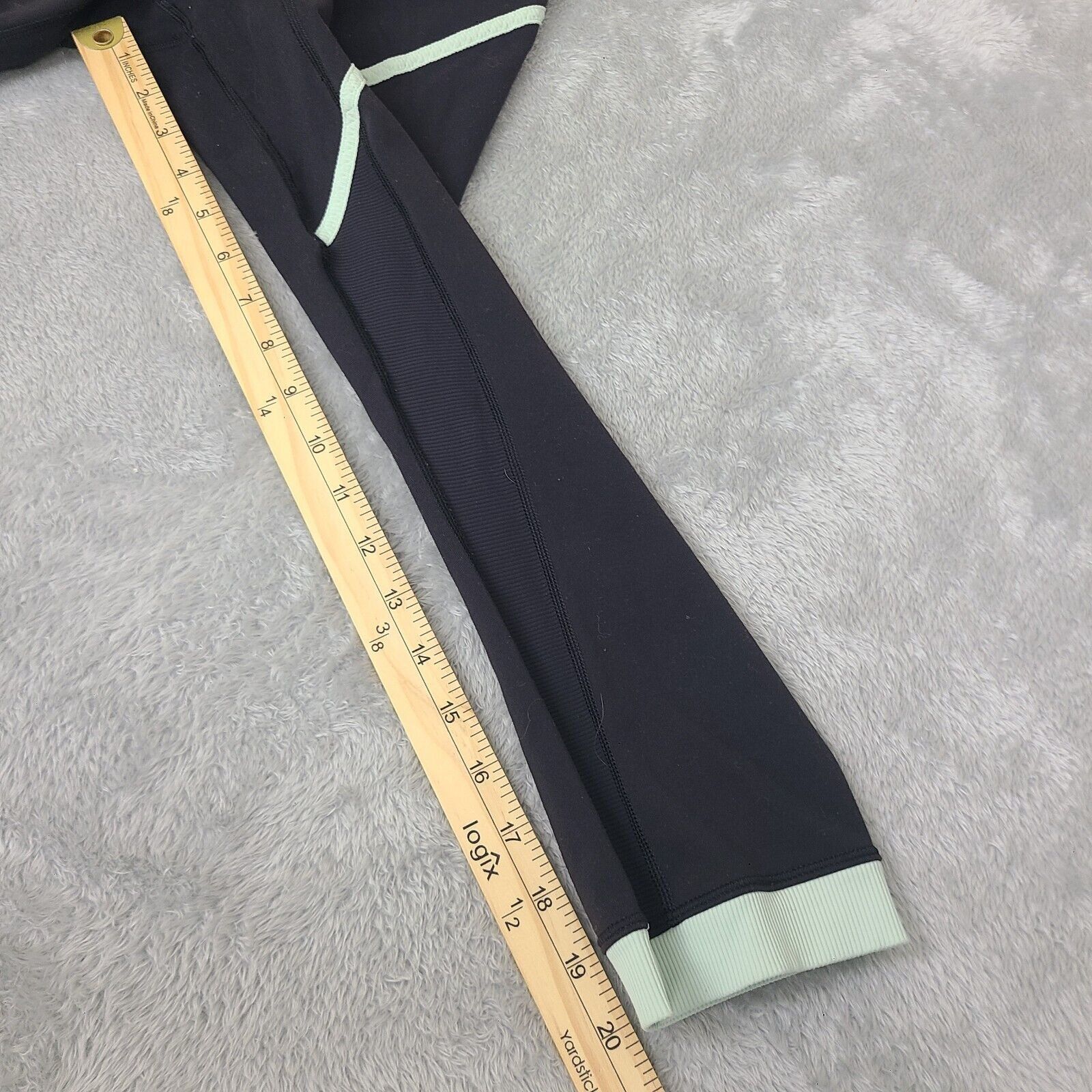 Lululemon Women's Lululemon Black Stretch Pull On Capri YOGA Leggings Size 27" / US 4 / IT 40 - 4 Thumbnail