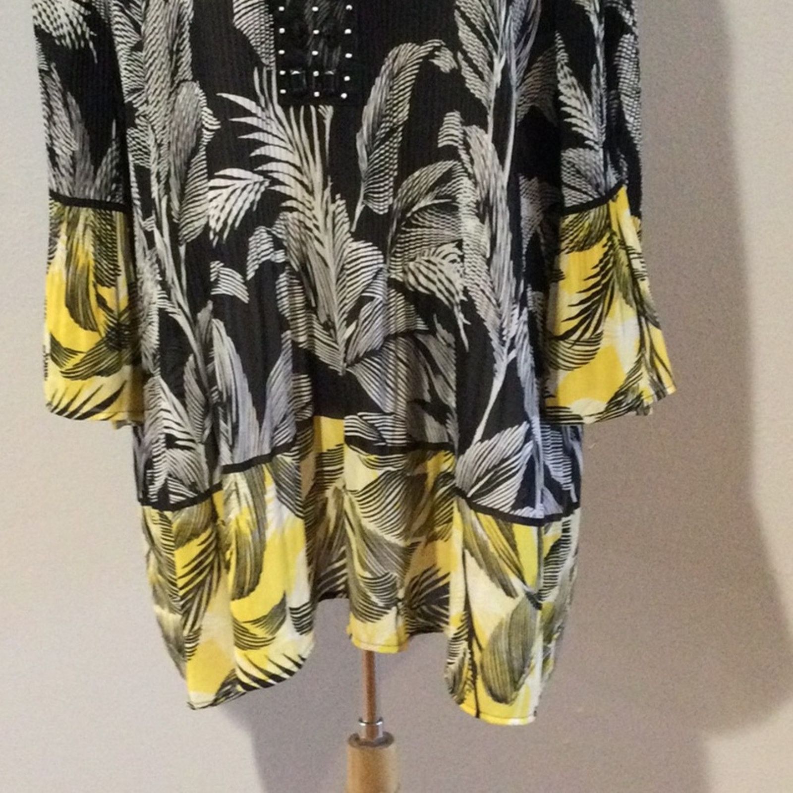 Other Catherines Multicolor Stretch Beaded Blouse Size 3X 26/28W Size 3XL / US 20-22 - 3 Thumbnail