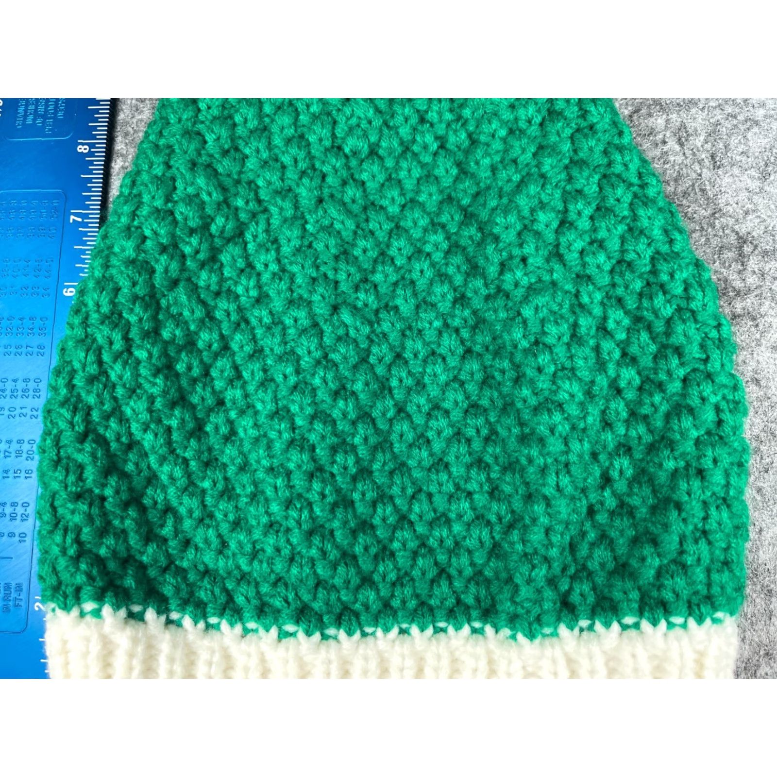 Vintage Beanie Toque Adult One Size Green White Knit 100% Acrylic Snow Ski Pom Size ONE SIZE - 2 Thumbnail