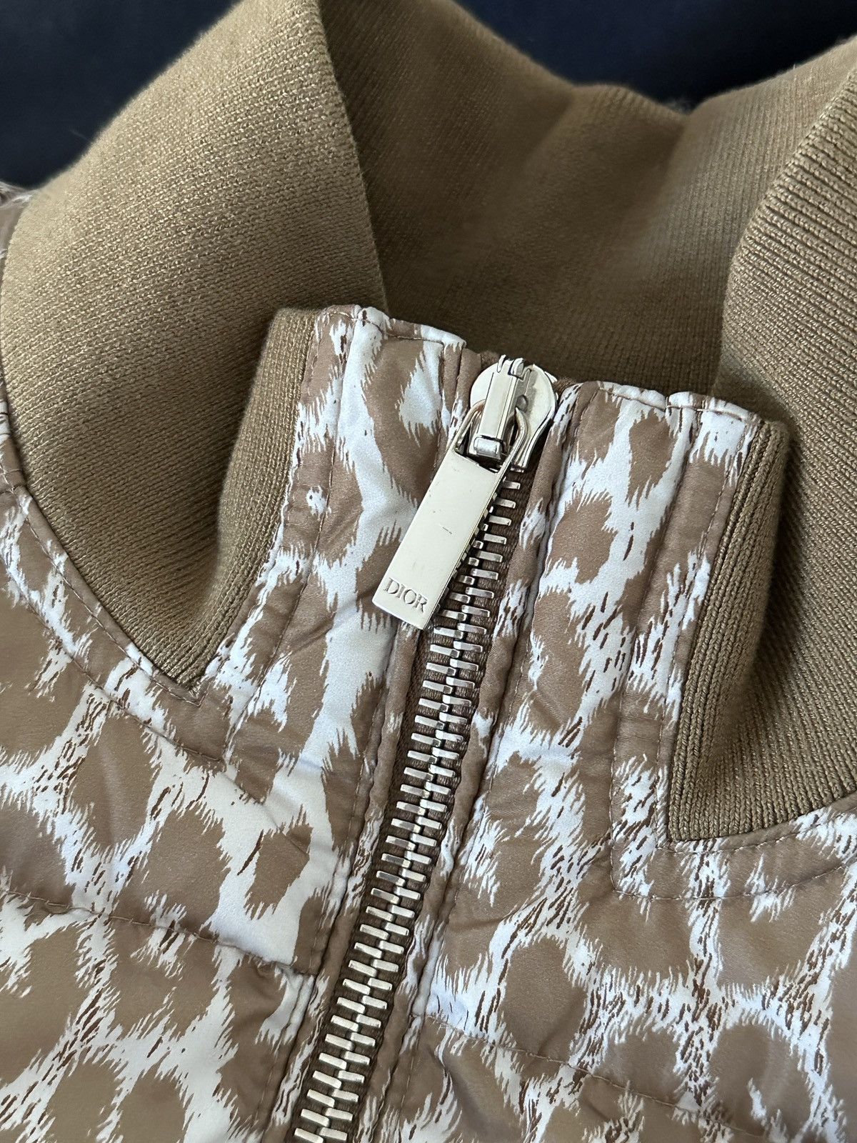 Dior Christian dior leopard men’s bomber down jacket Size US S / EU 44-46 / 1 - 13 Thumbnail