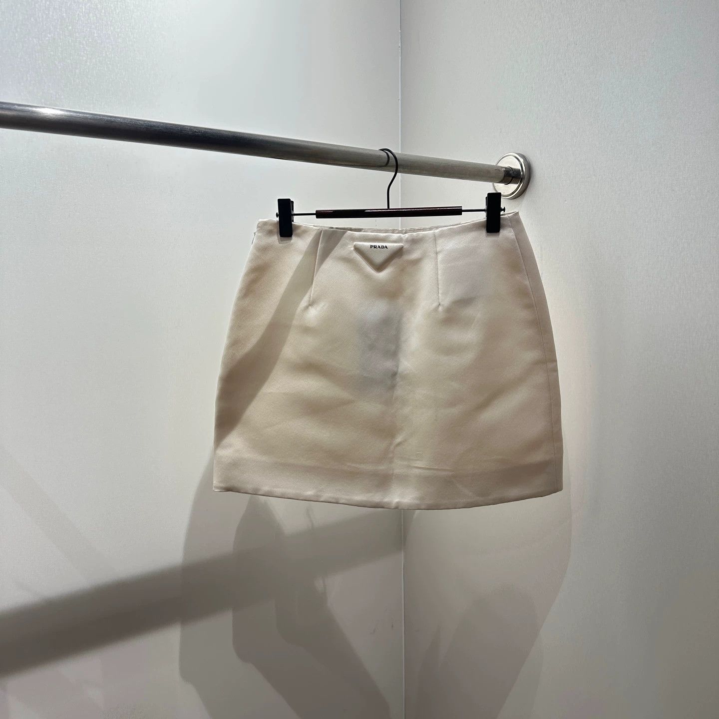 Prada Prada women's Triangle Logo Silk Skirt 38 apr152 Size 26" / US 2 / IT 38 - 1 Thumbnail