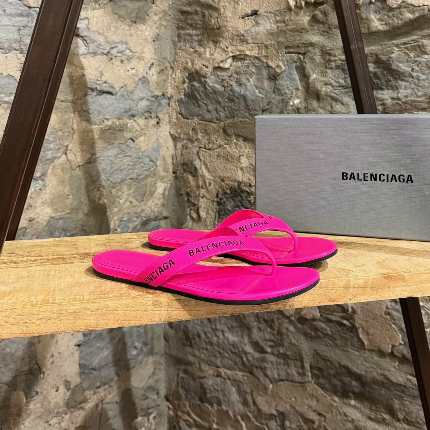 Balenciaga Balenciaga Neon Pink Leather Logo Thong Sandals Size US 6 / IT 36 - 1 Thumbnail