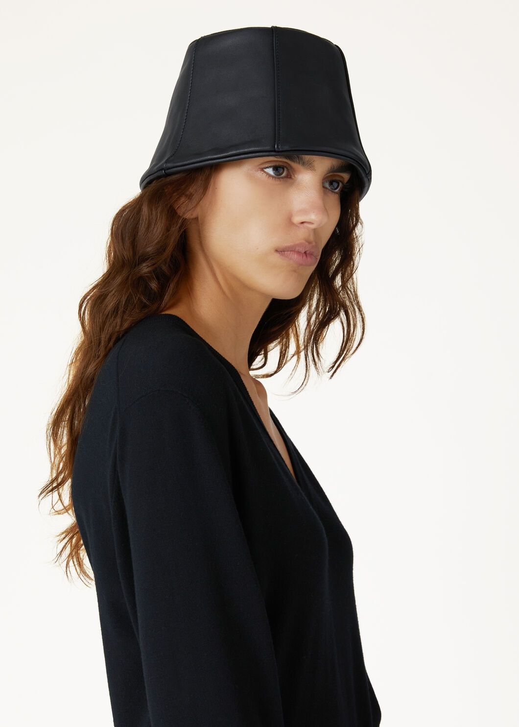 Loro Piana o1srvl11e0325 FAN9006 Size: OS / Leather Hat / Cap in Black Size ONE SIZE - 2 Thumbnail