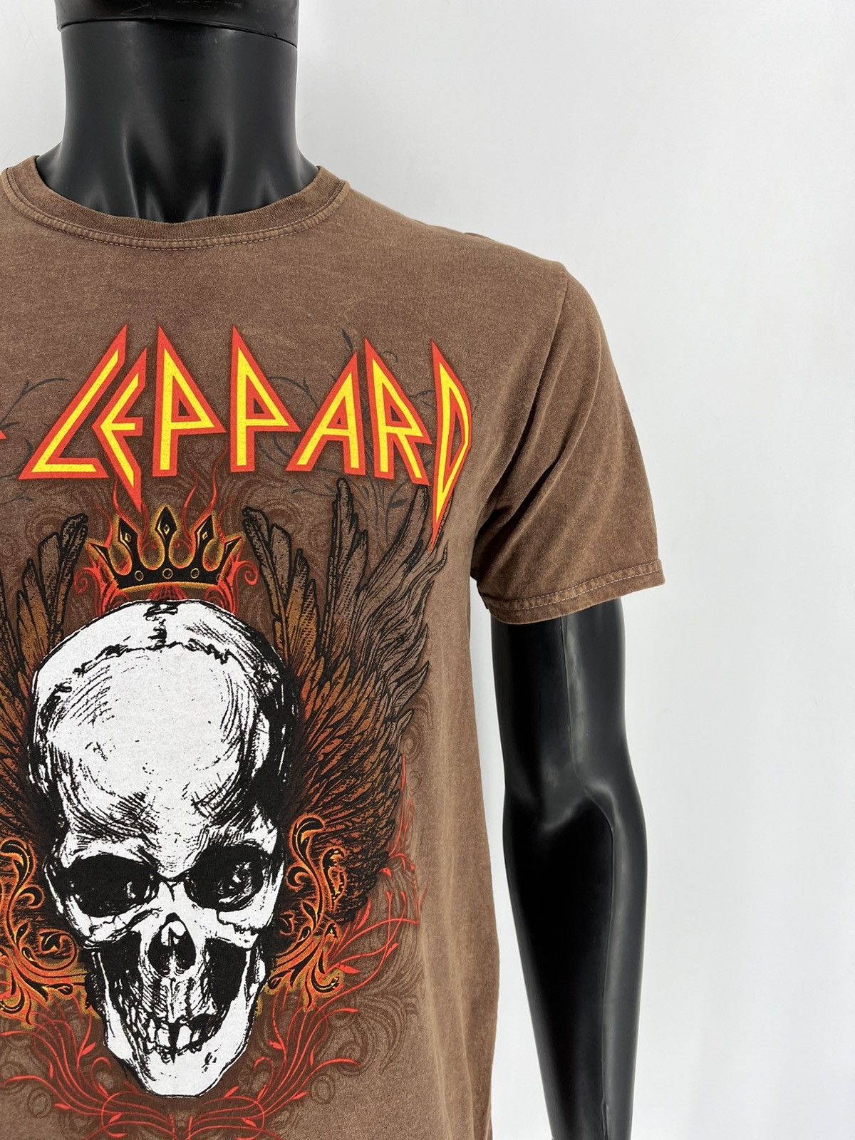 Band Tees × Vintage Vintage Y2K Def Leppard Band Tee Size S Faded Double Sided Size US S / EU 44-46 / 1 - 7 Thumbnail