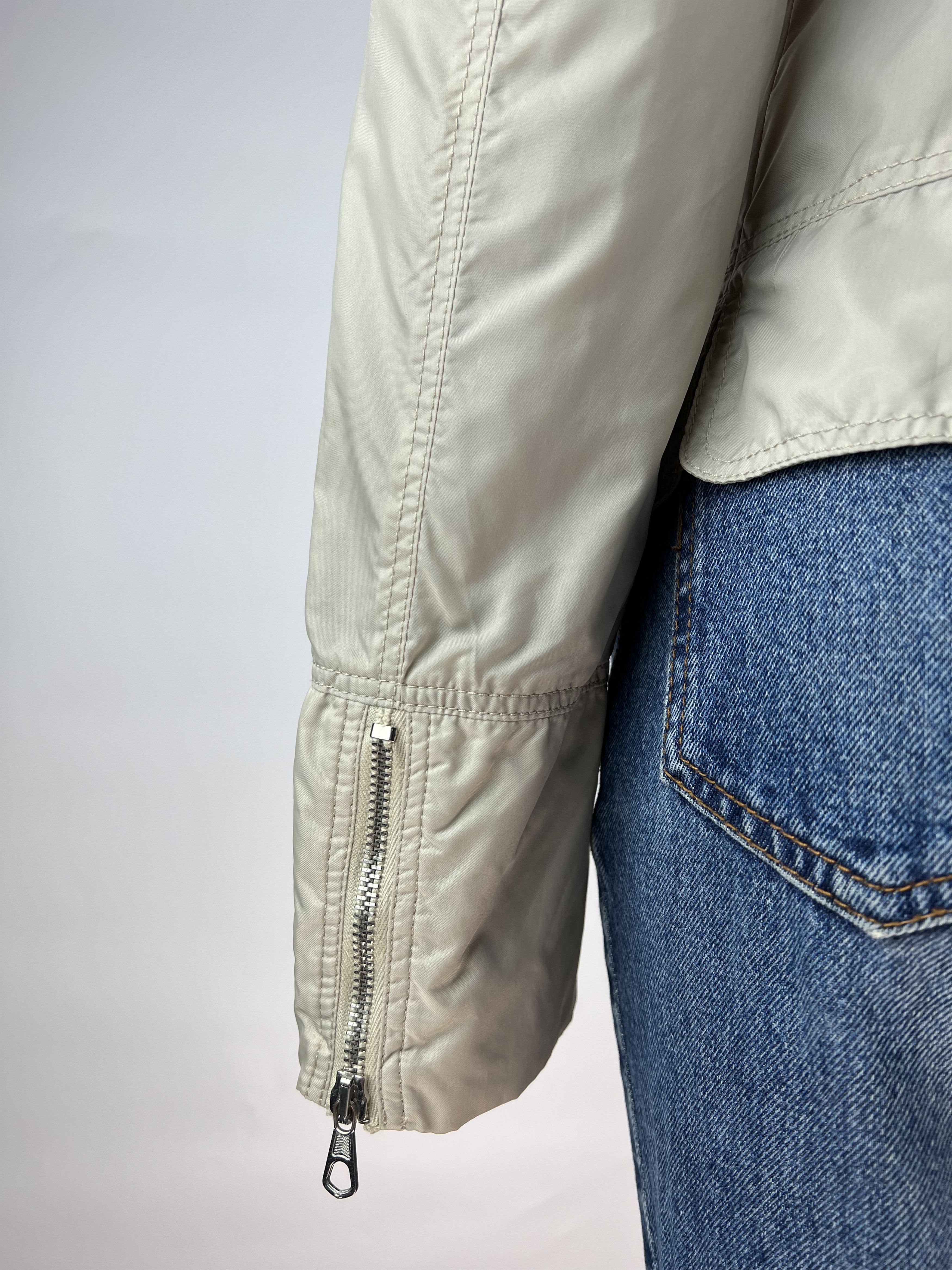 Iceberg × Vintage Iceberg Vintage Women's Full Zip Nylon Jacket Size IT42/M Size M / US 6-8 / IT 42-44 - 4 Thumbnail