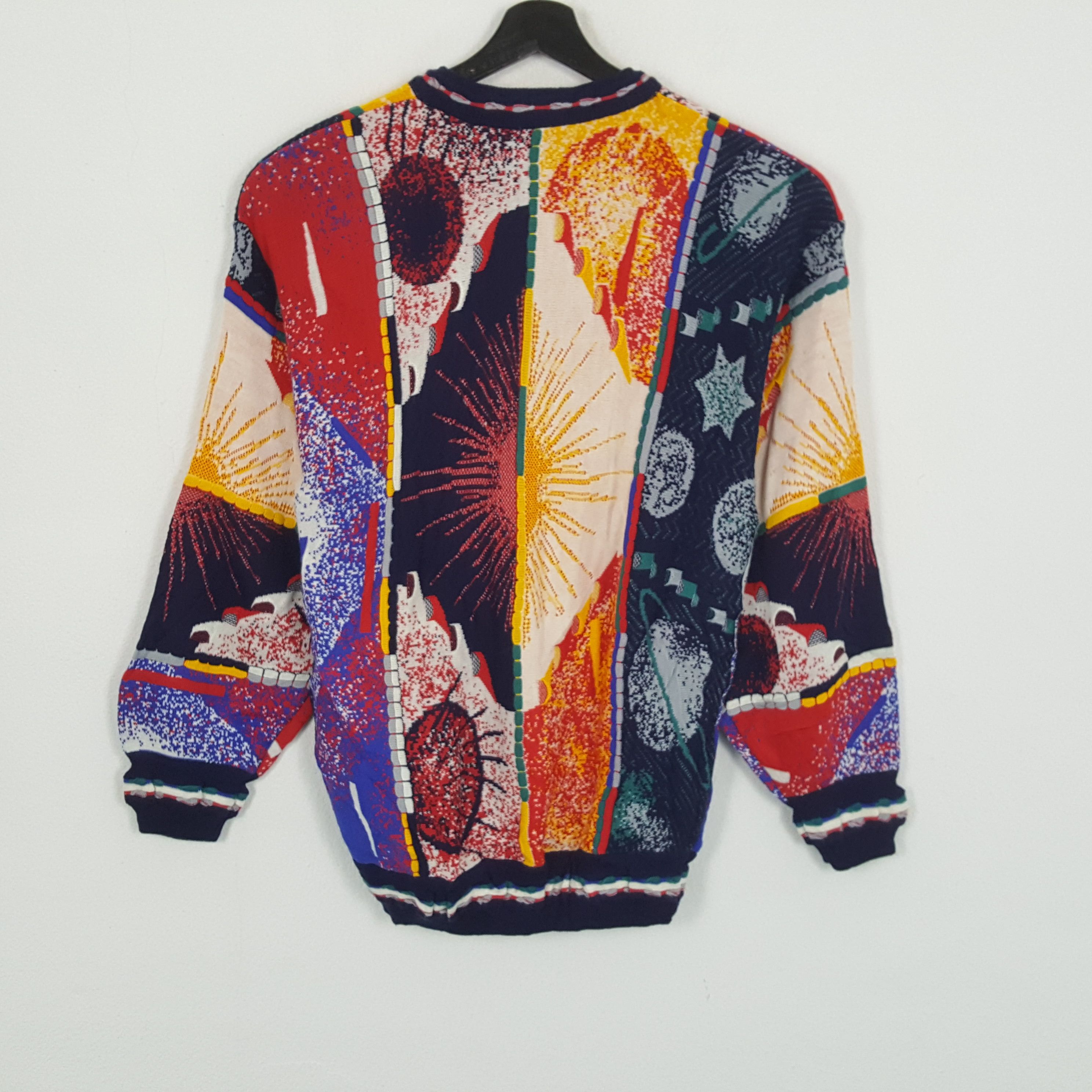 Vintage COCOMO IN ASSIST Coogi Fashion Style Sweatshirt Size US S / EU 44-46 / 1 - 3 Thumbnail