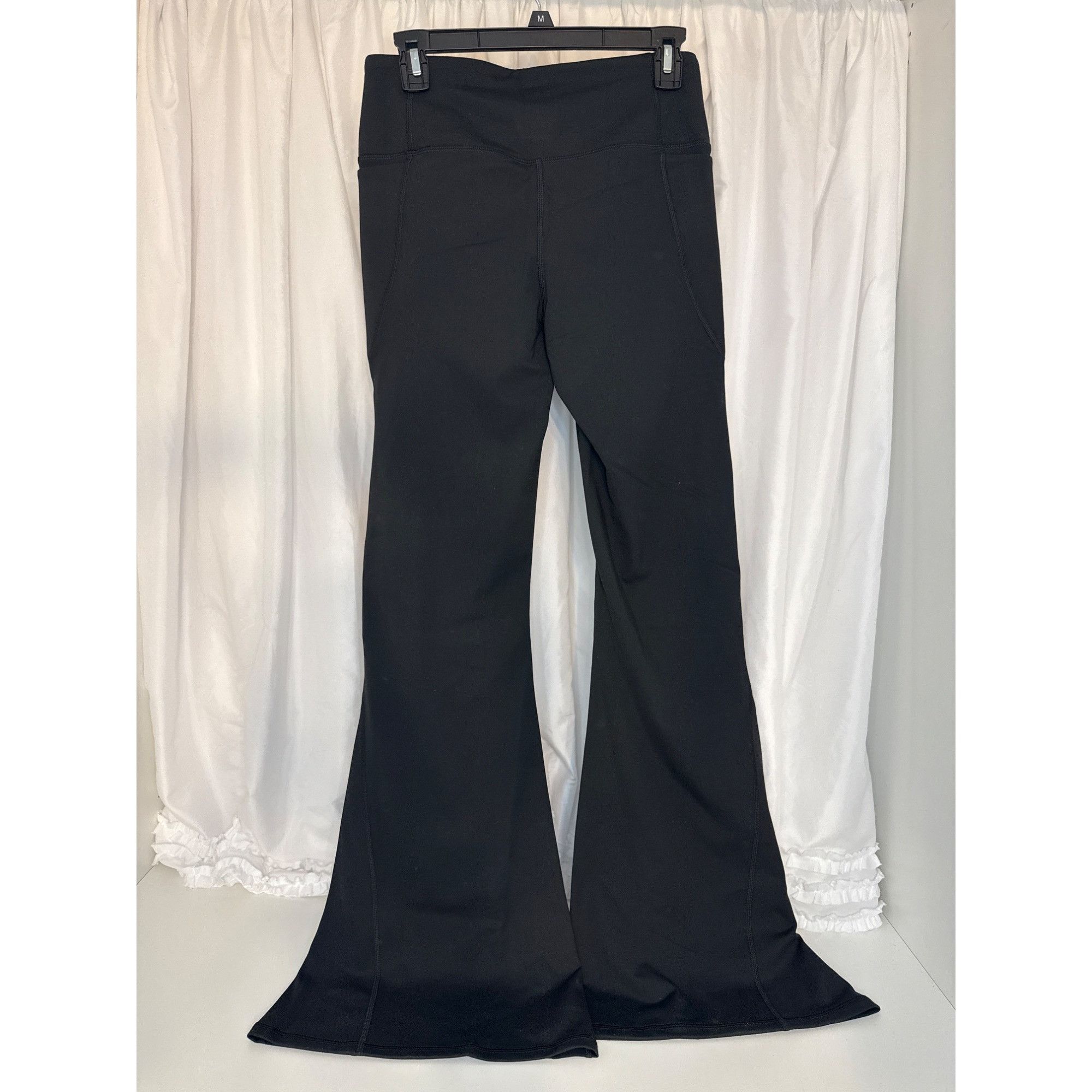 Fabletics Fabletics PureLuxe Everyday Crossover Flare Black Yitty Coll Size 27" / US 4 / IT 40 - 6 Thumbnail