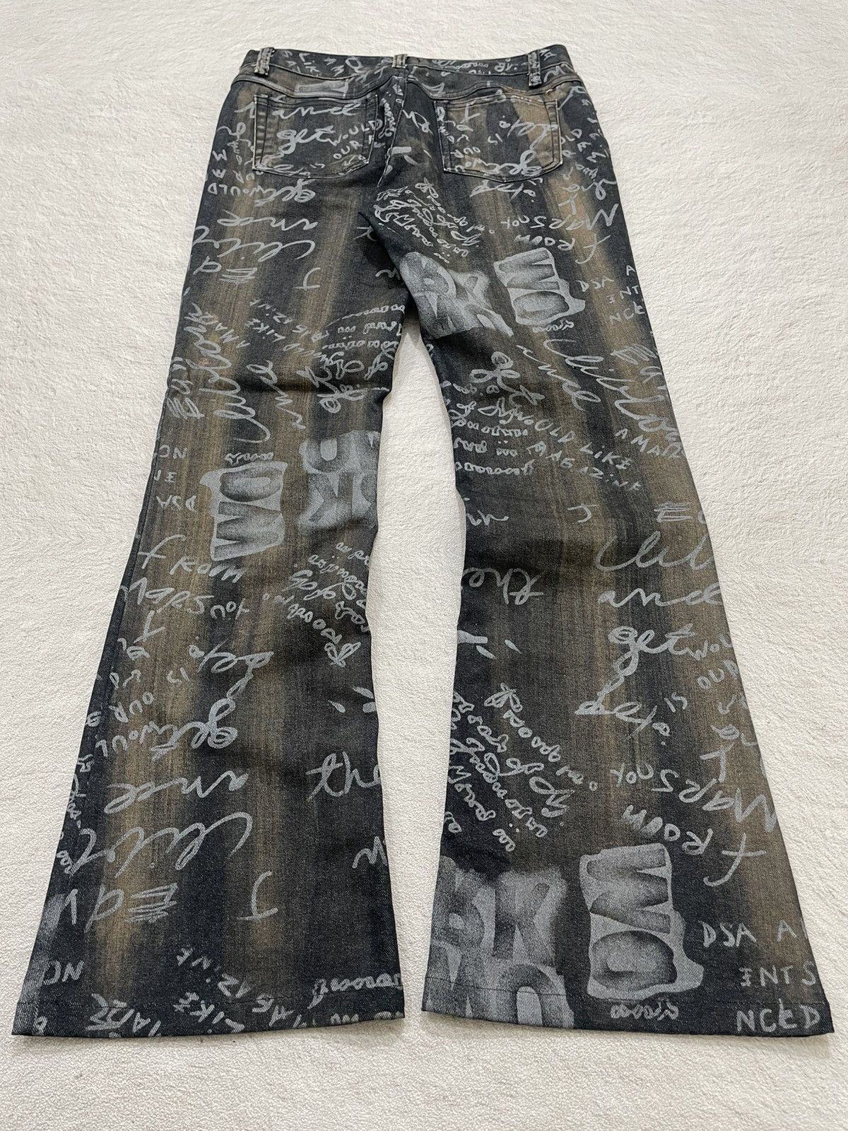 If Six Was Nine 2000s Graffiti Print Flared Jeans Y2K Size 28" / US 6 / IT 42 - 2 Thumbnail