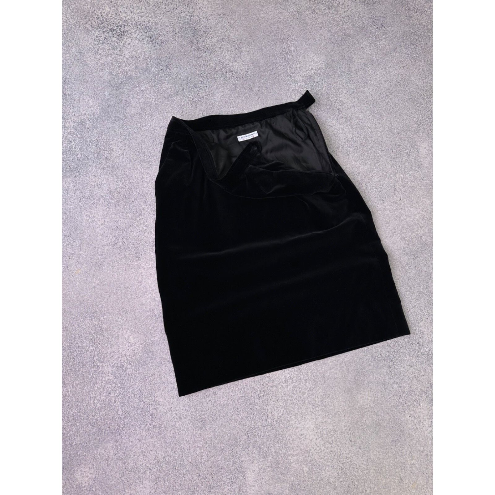 Yves Saint Laurent VTG Yves Saint Laurent Rive Gauche Black Velvet Skirt Size 26" / US 2 / IT 38 - 7 Thumbnail