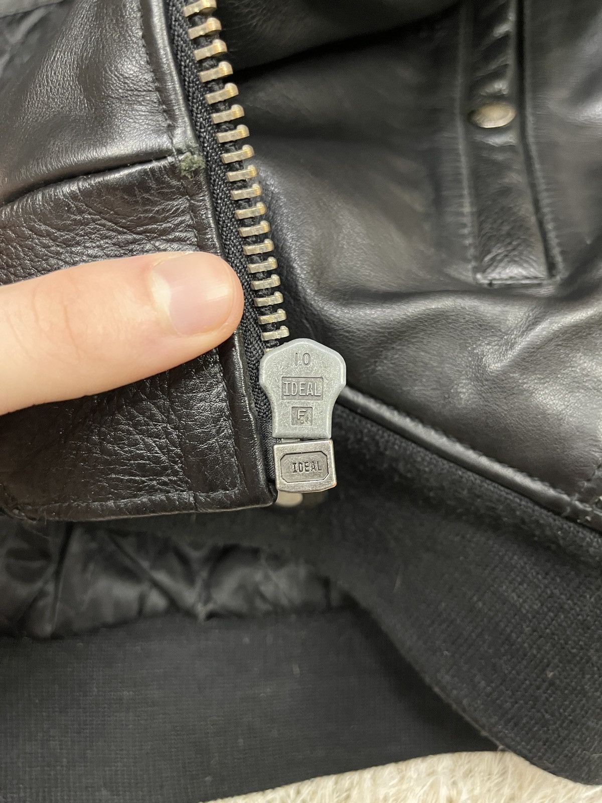Schott Rare vintage Schott NYC Leather Jacket Cowhide bomber ID6875 Size US XL / EU 56 / 4 - 8 Thumbnail