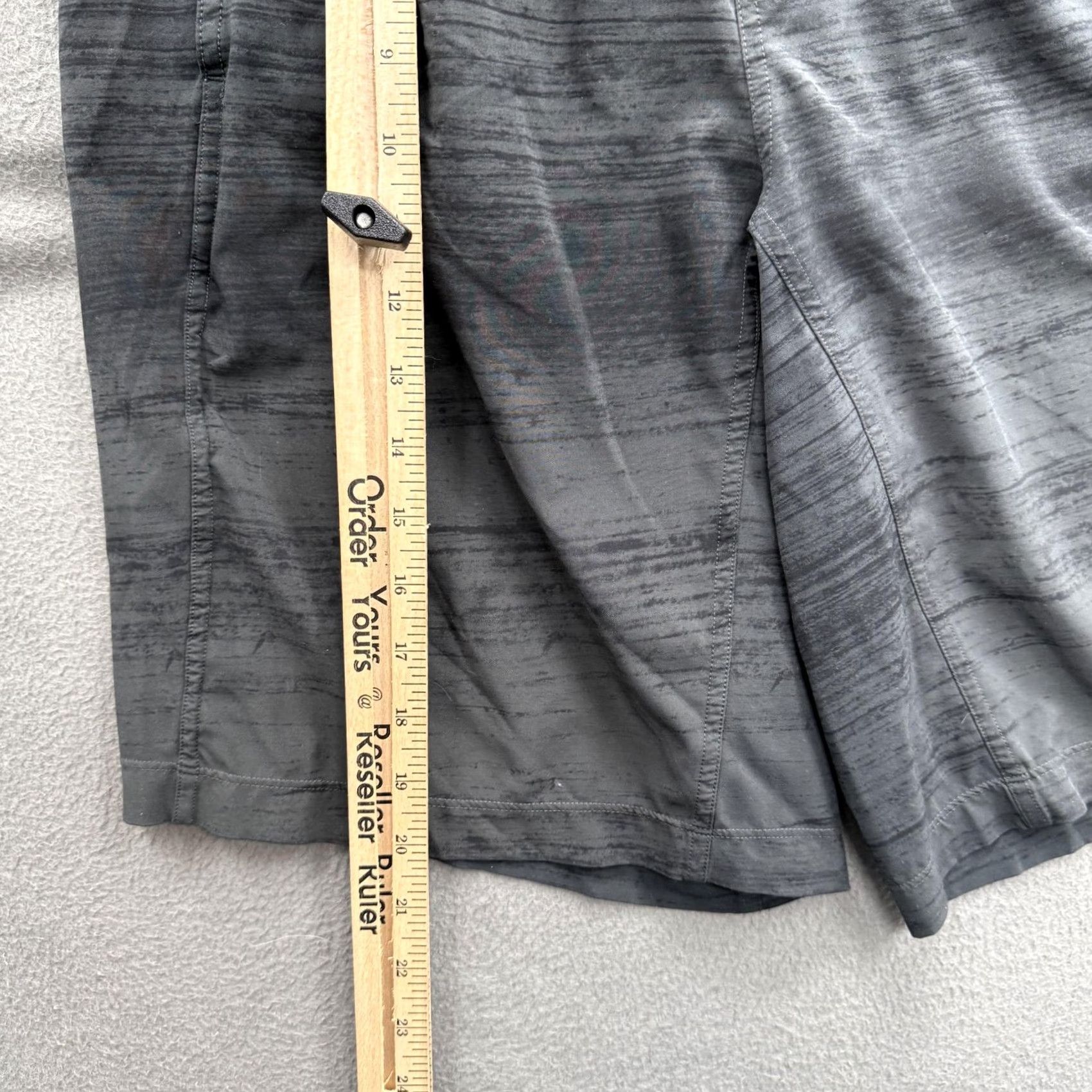 Lululemon Lululemon Shorts Mens Medium Gray Striped Lined Running Drawstring 10 Inseam Size US 31 - 4 Thumbnail