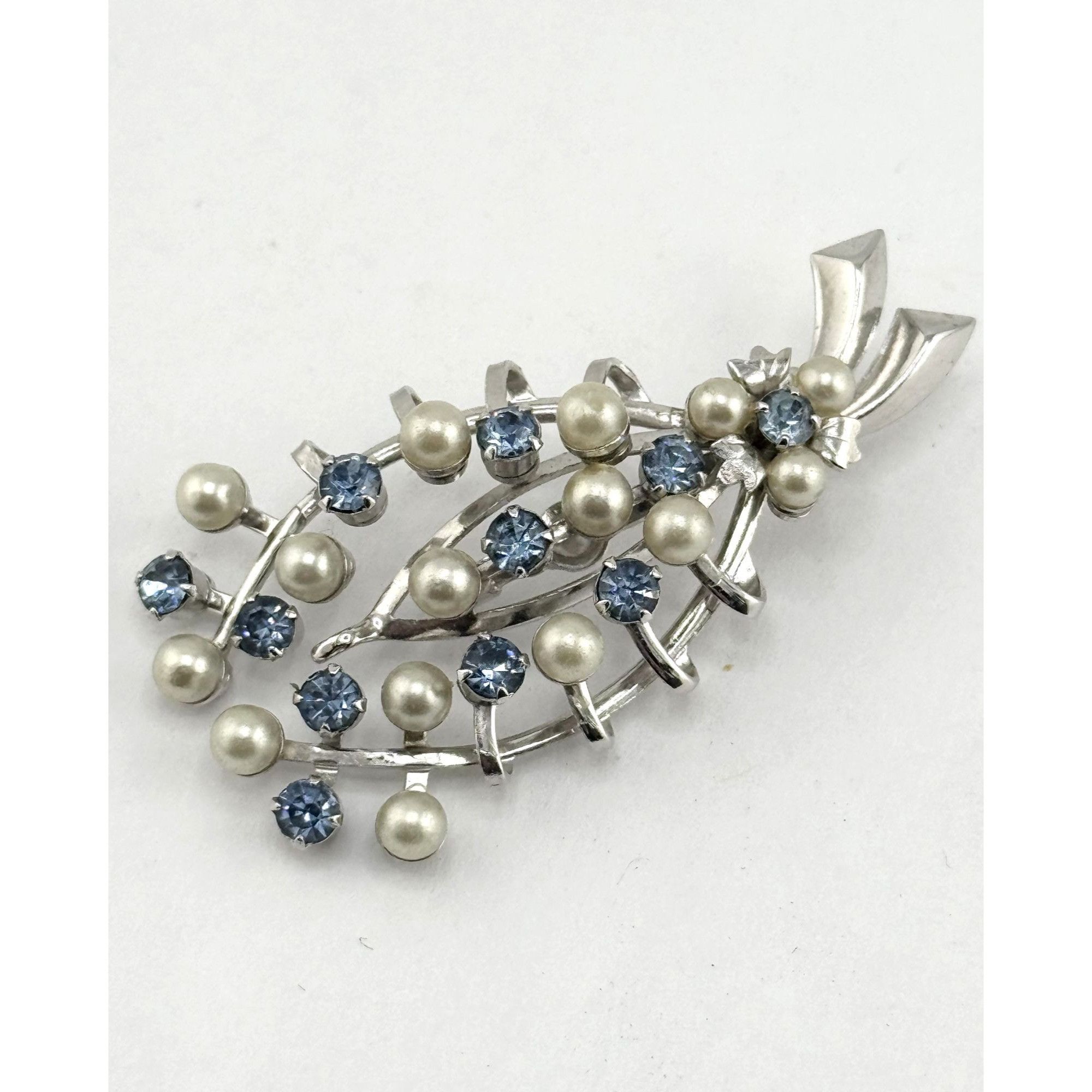 Vintage Kramer of New York Pearl Blue rhinestone vintage pin brooch Size ONE SIZE - 1 Thumbnail