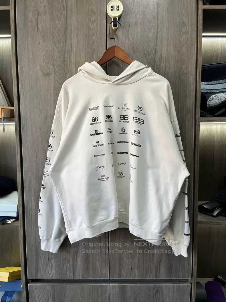 Balenciaga Balenciaga Multielement Full Print Logo Hoodie Size US S / EU 44-46 / 1 - 1 Thumbnail