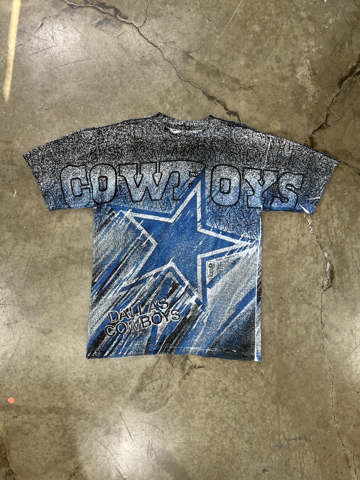 NFL Vintage 90s AOP Dallas Cowboys Star Magic Johnson Tee Medium Size US M / EU 48-50 / 2 - 5 Thumbnail