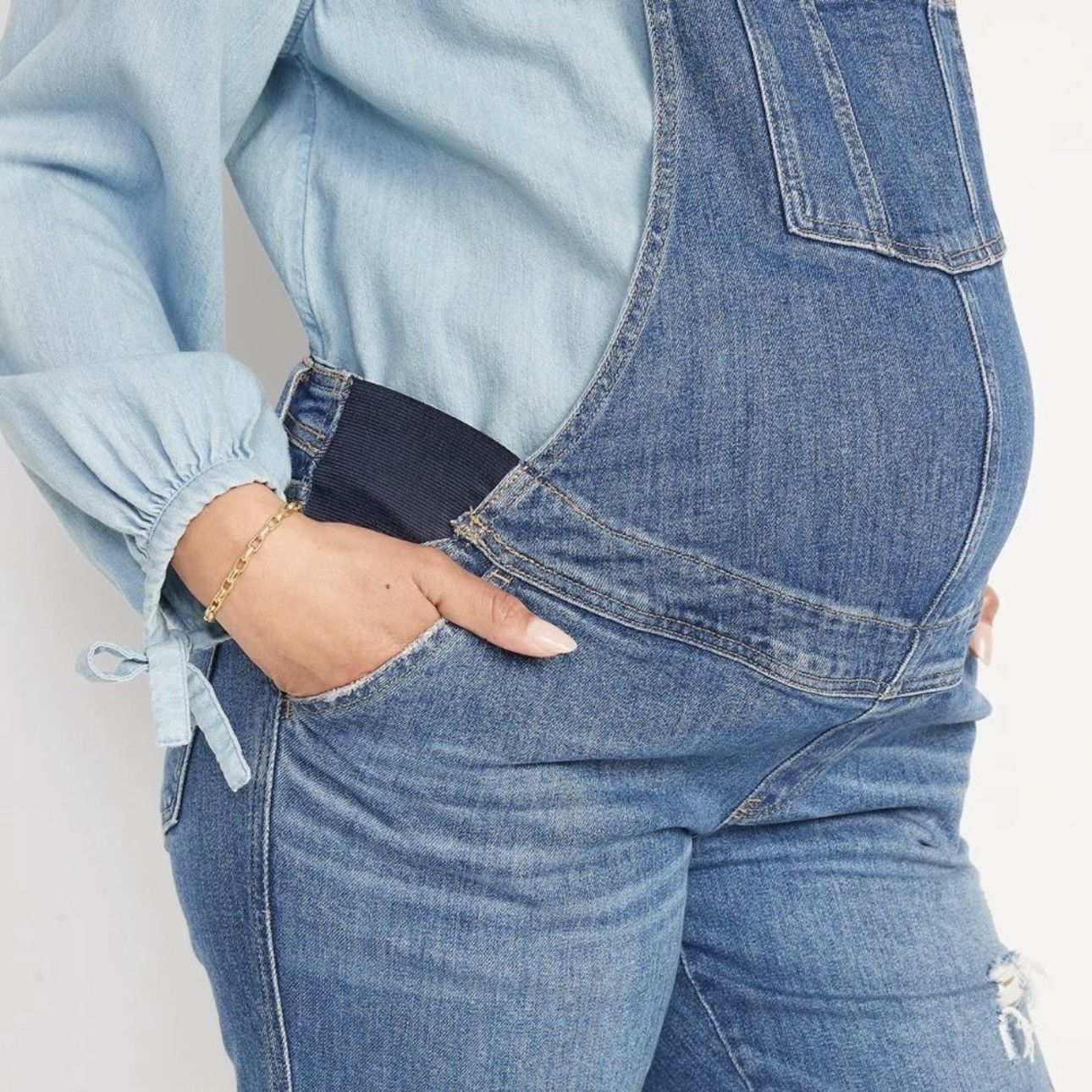 Old Navy OLD NAVY Maternity Side-Panel OG Short Jean Overalls Size 30" / US 8 / IT 44 - 2 Thumbnail
