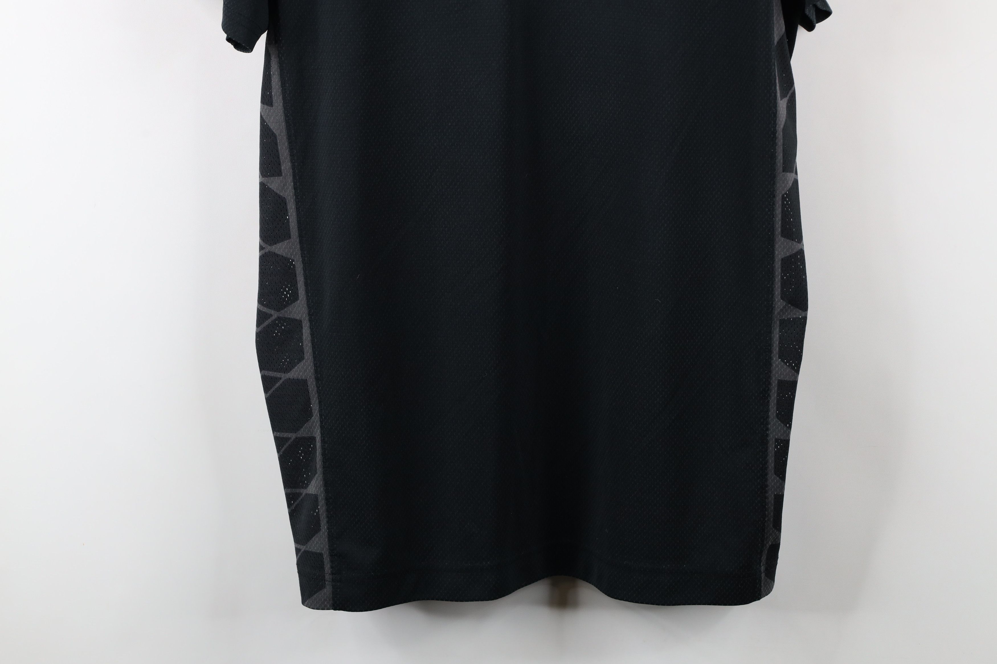 Oakley Vintage Oakley Geometric Vented Collared Polo Shirt Black Size US XL / EU 56 / 4 - 3 Thumbnail