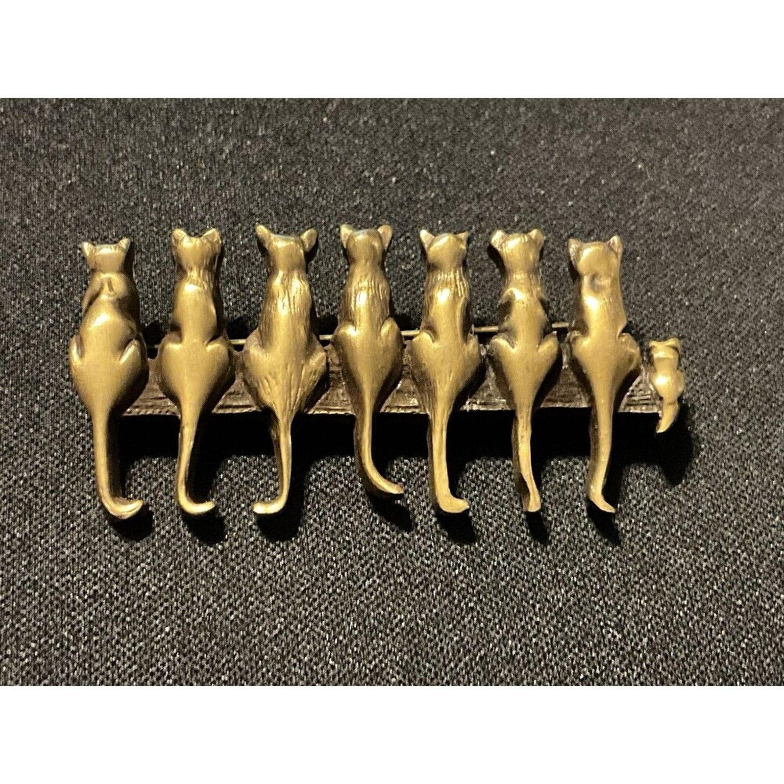 Other Museum Of Fine Arts Cats Sitting On Bar Gold Tone Brooch Size ONE SIZE - 1 Thumbnail