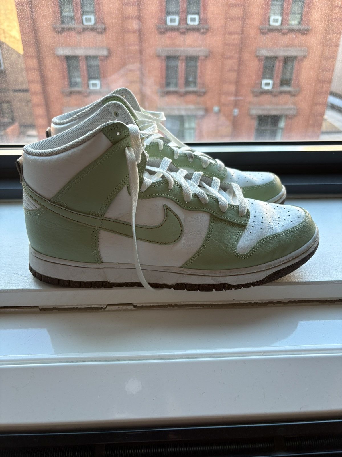 Nike Nike Dunk High SE “Honeydew” Size US 10.5 / EU 43-44 - 1 Thumbnail