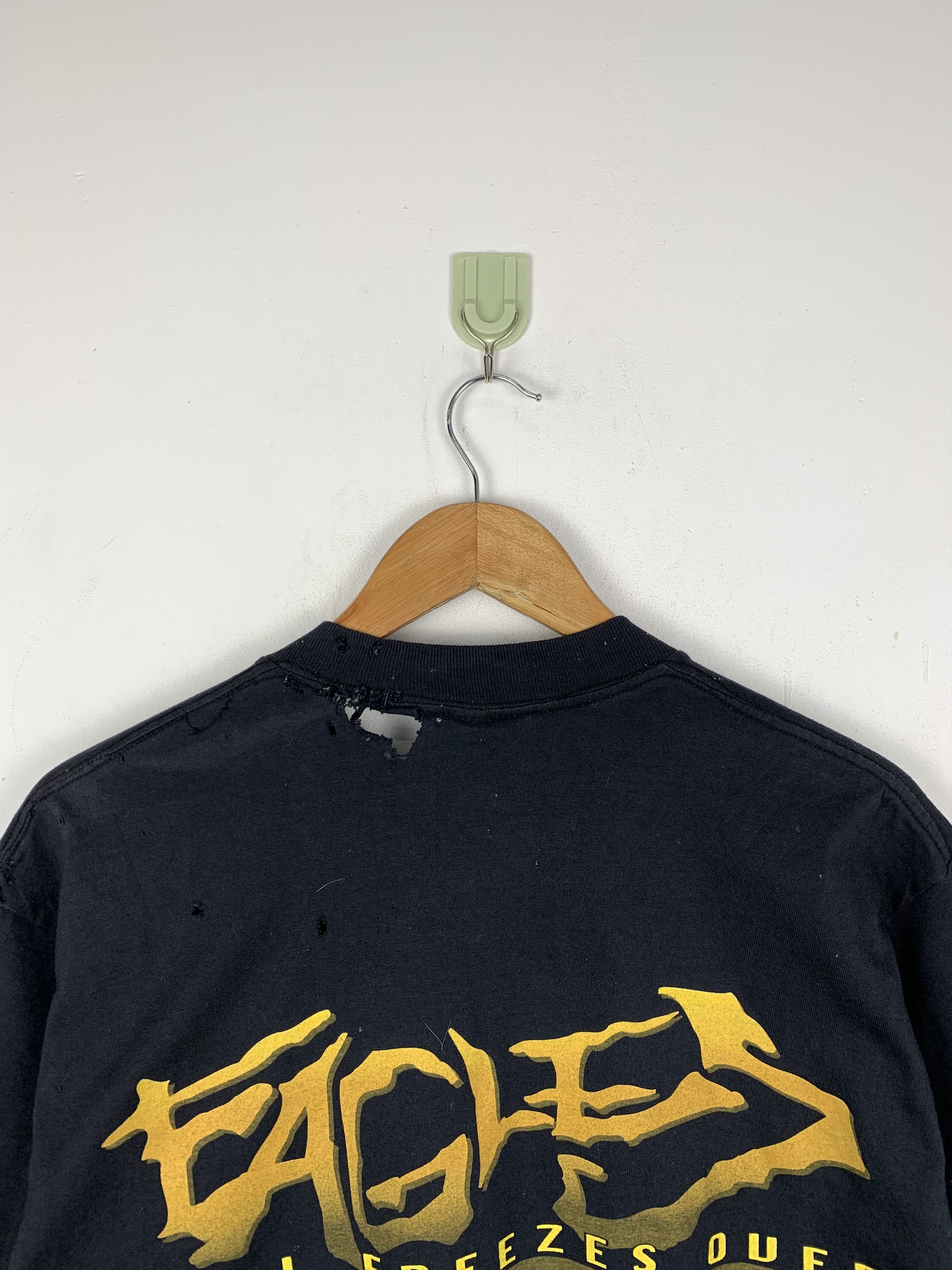 Band Tees × Giant × Vintage Vintage 90s Eagles Distressed Tour Band T Shirt TA0315 Size US L / EU 52-54 / 3 - 10 Thumbnail